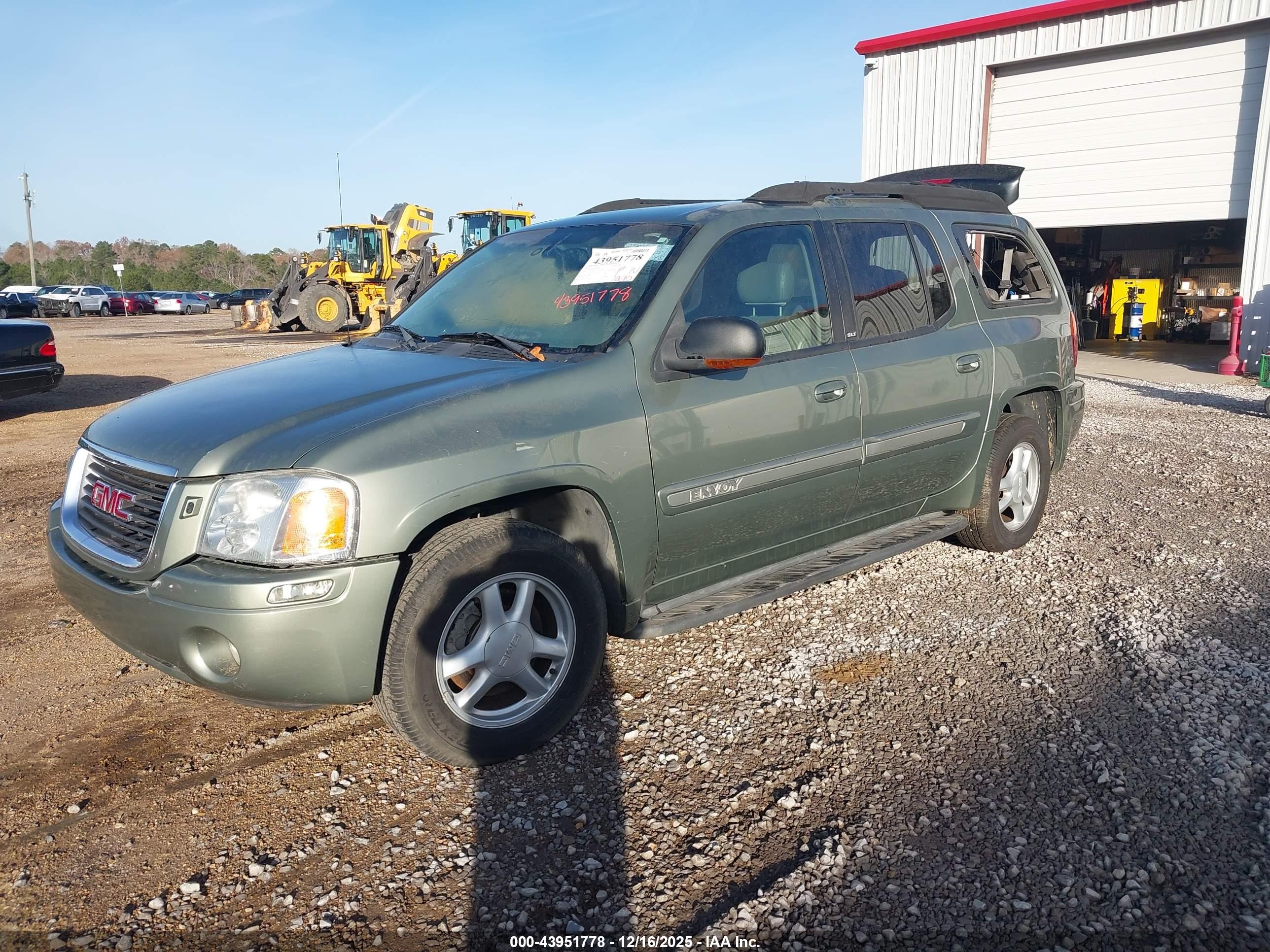 GMC ENVOY image 2