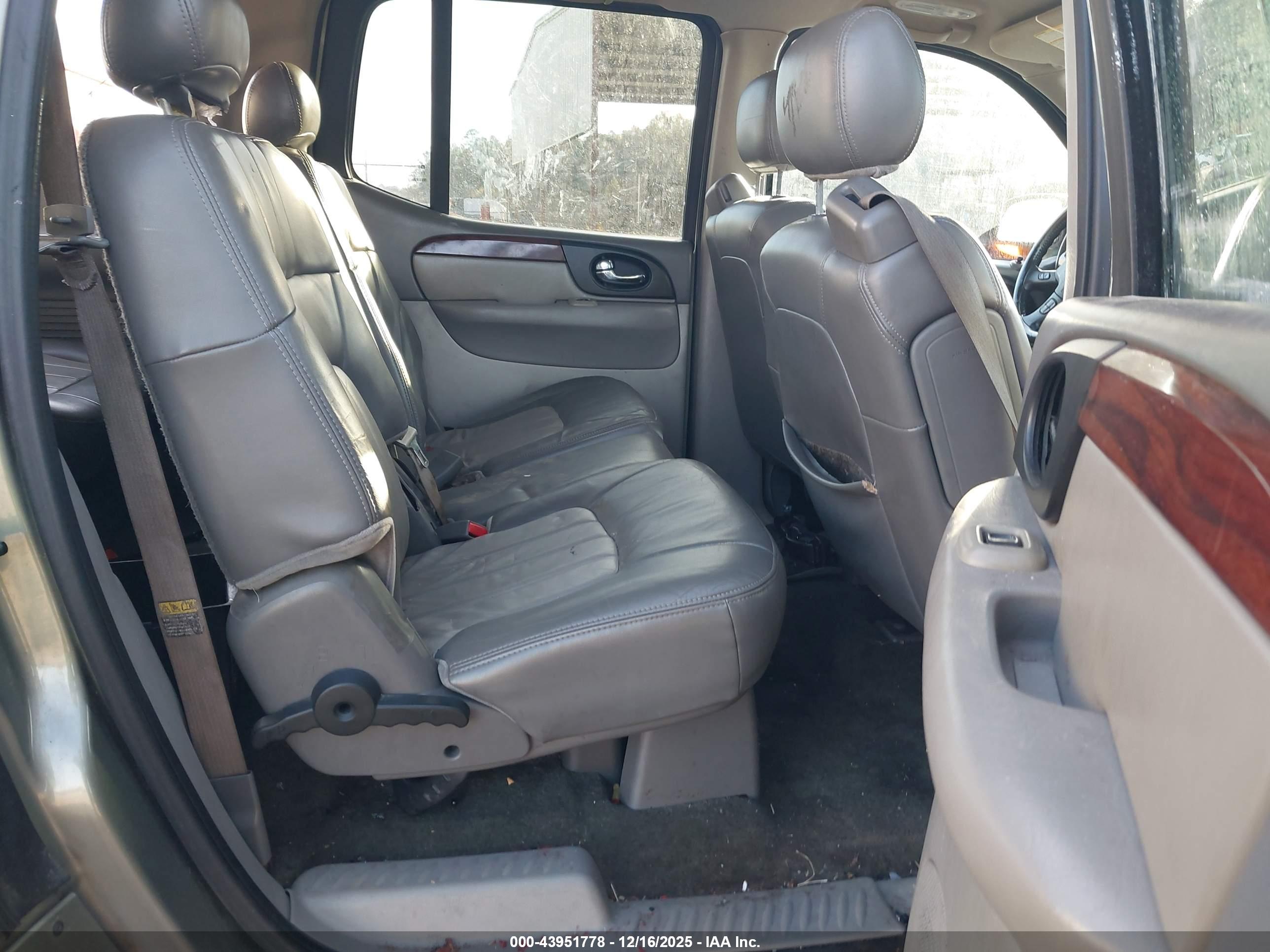 GMC ENVOY image 8