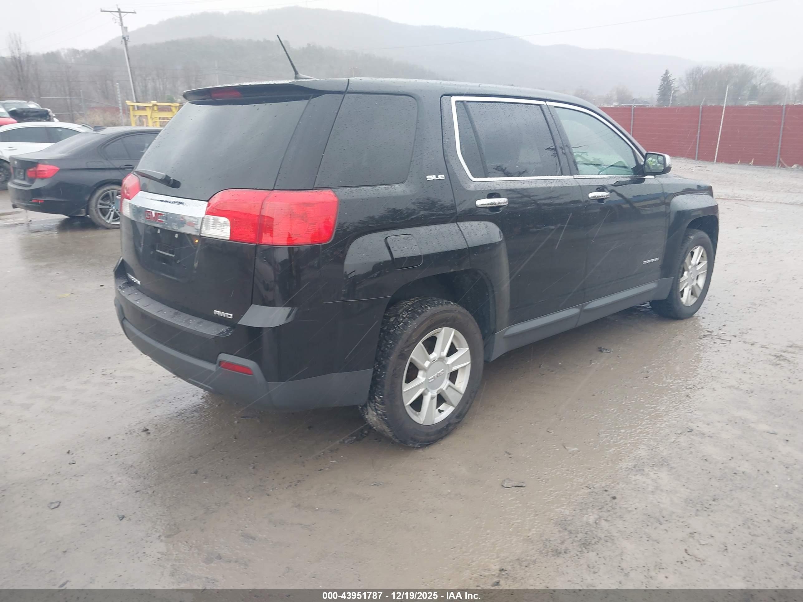 GMC TERRAIN image 4