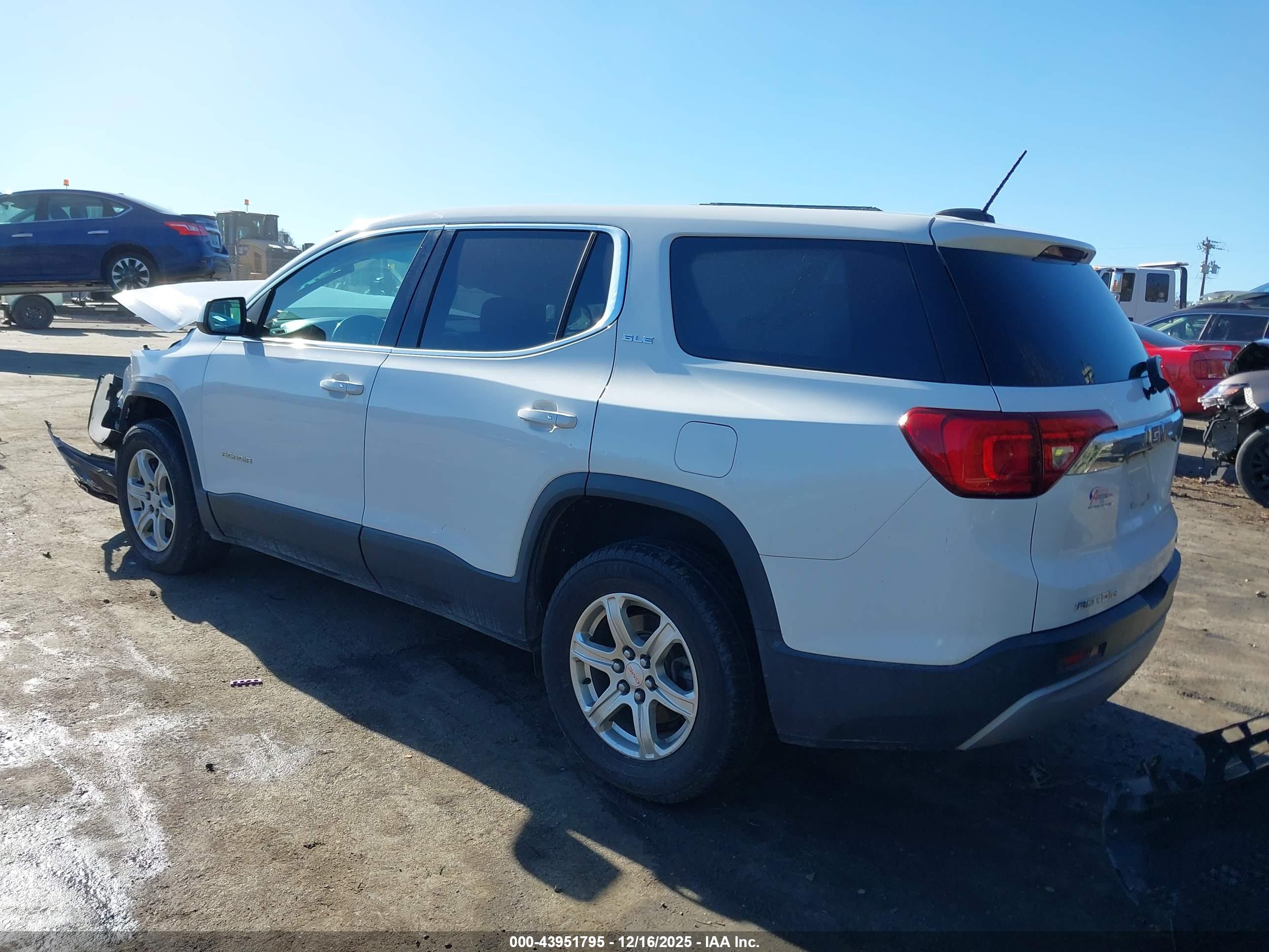 GMC ACADIA image 3