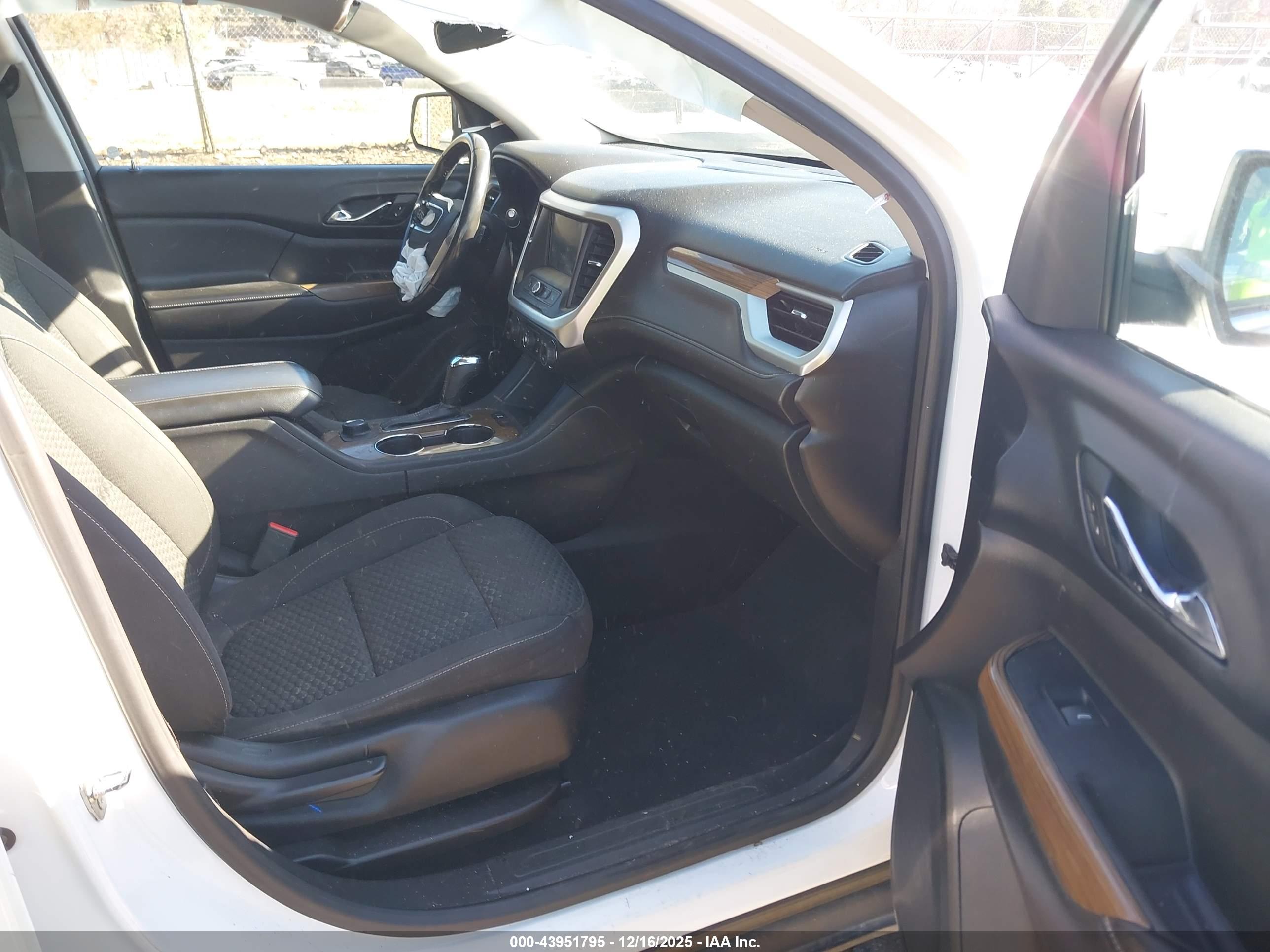 GMC ACADIA image 5
