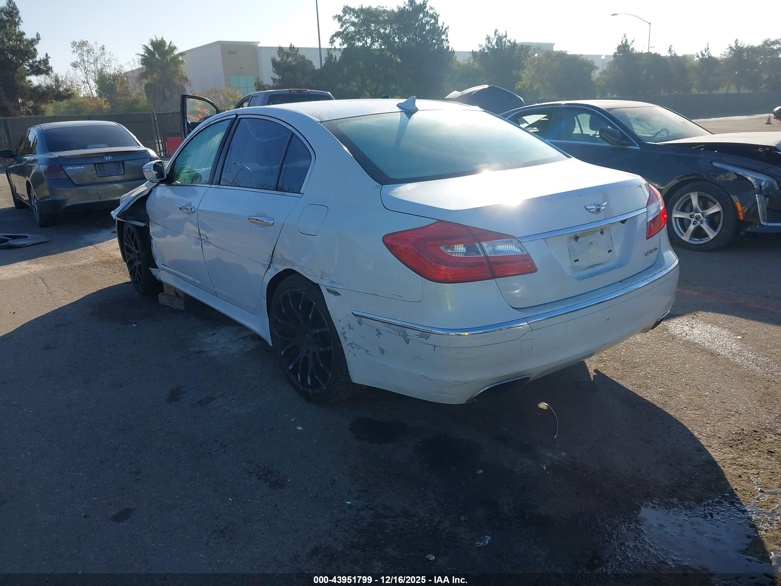 HYUNDAI GENESIS image 3
