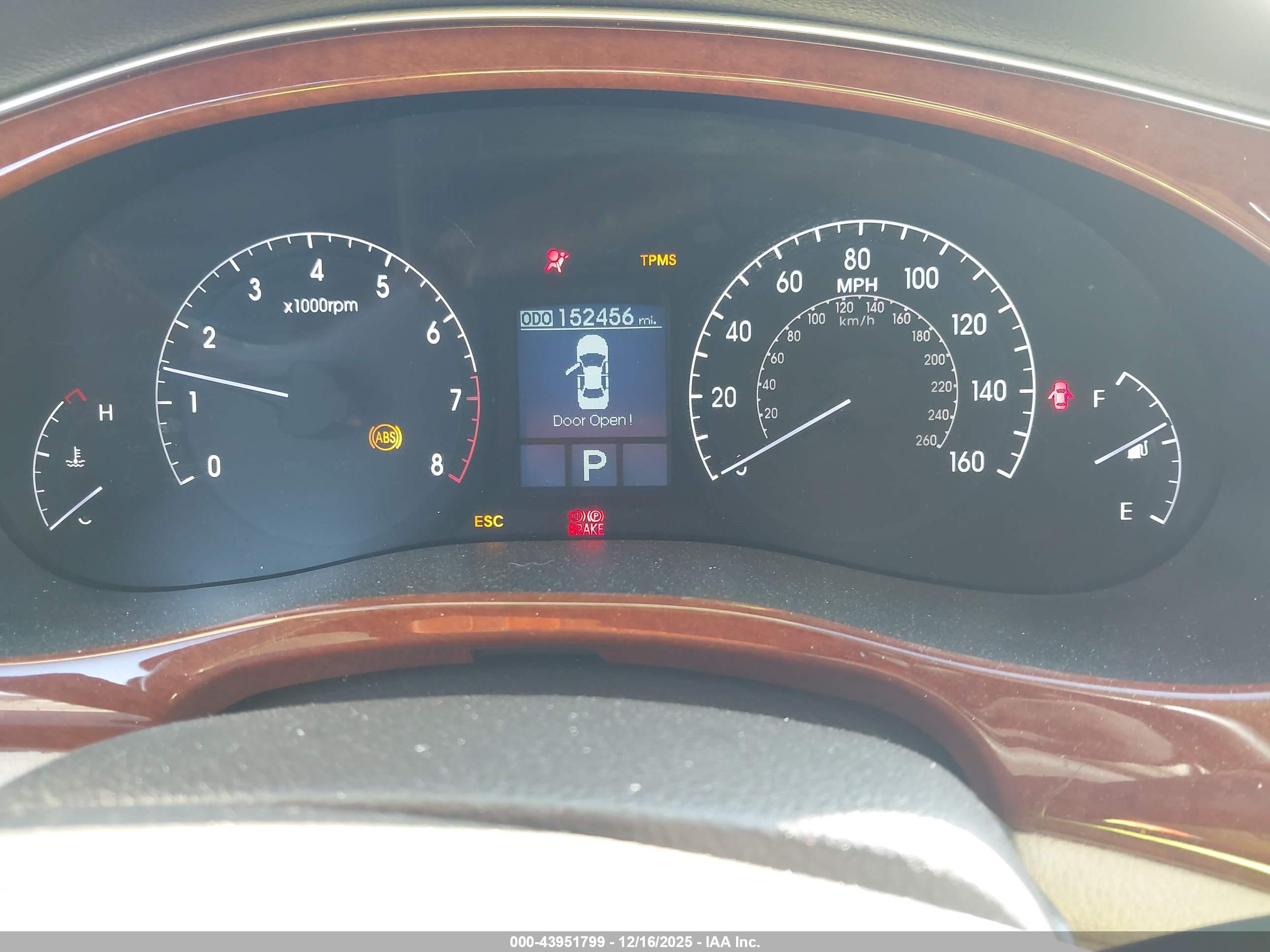 HYUNDAI GENESIS image 7