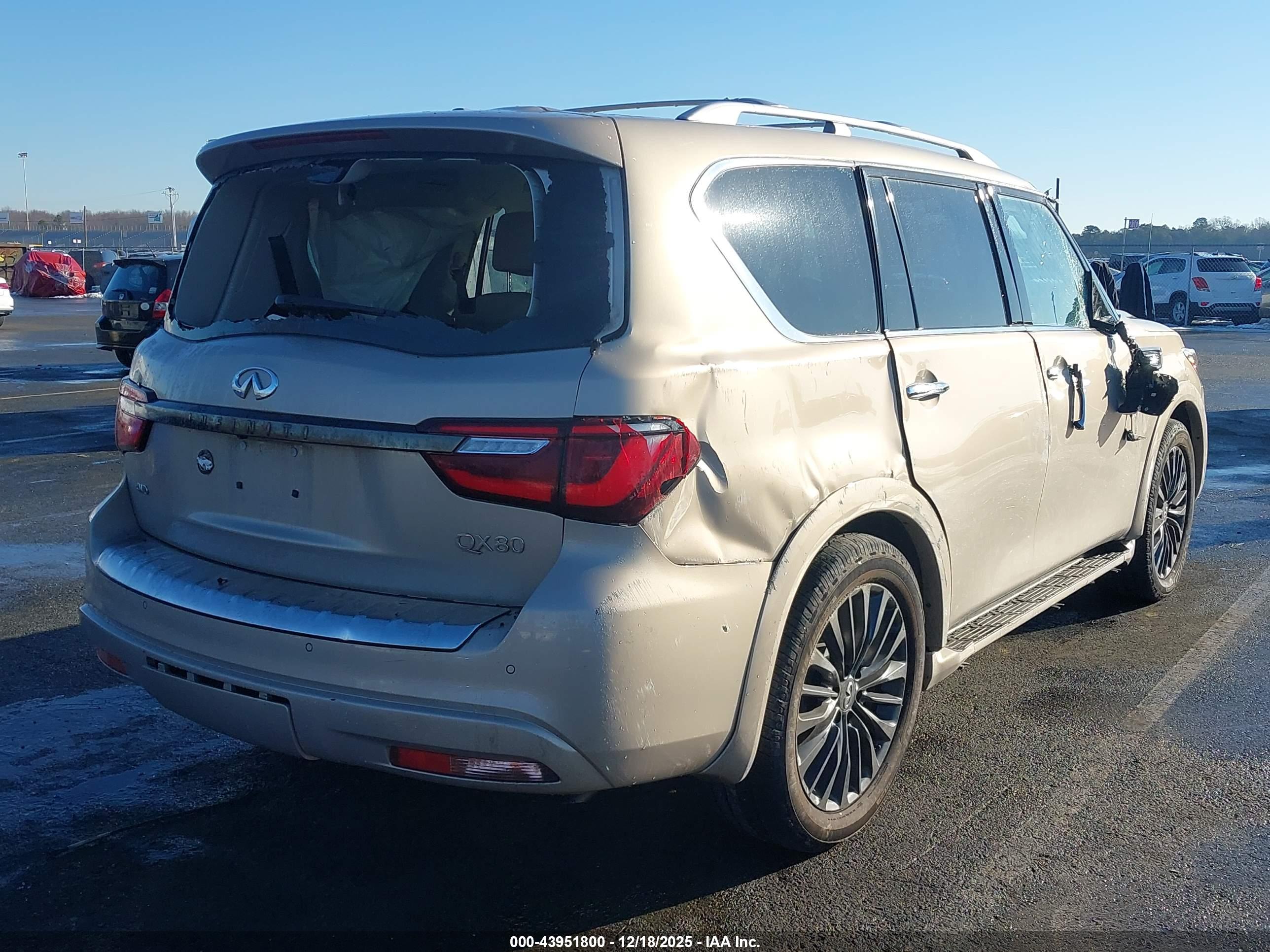 INFINITI QX80 image 4