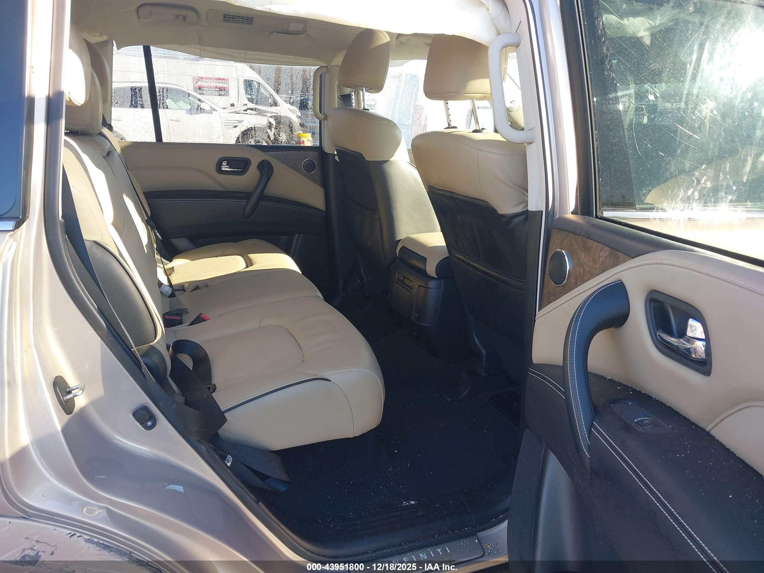 INFINITI QX80 image 8
