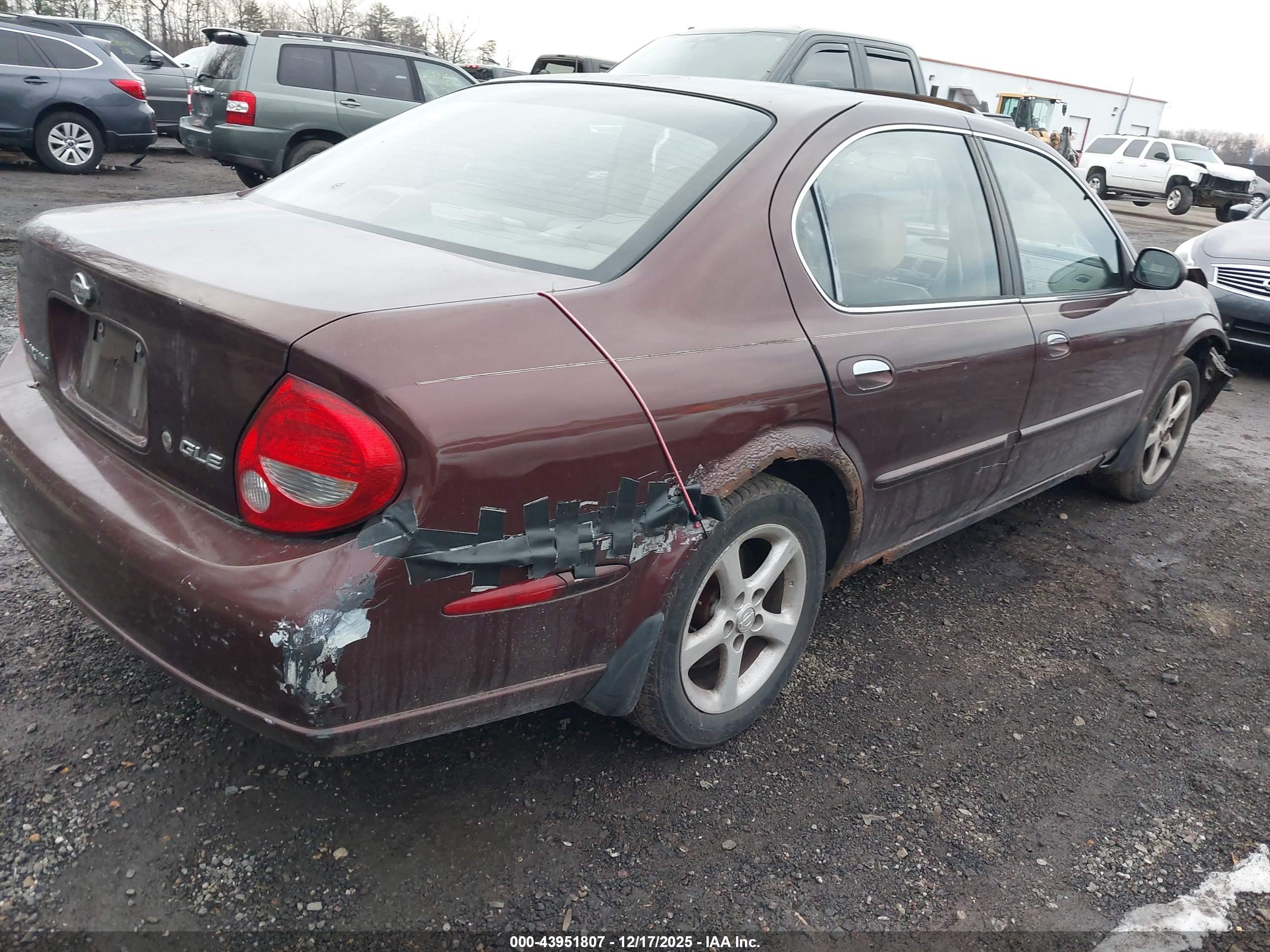 NISSAN MAXIMA image 4