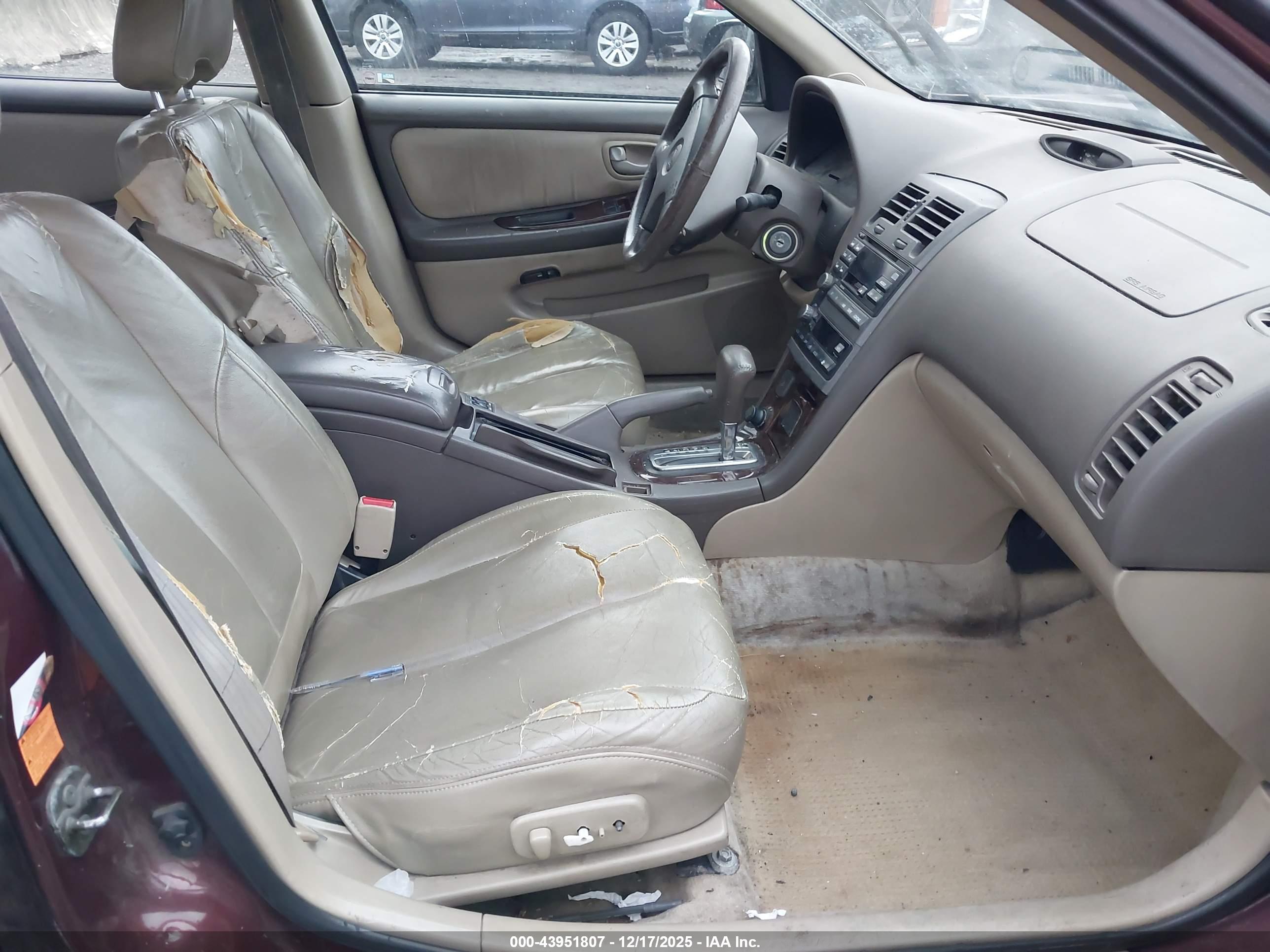 NISSAN MAXIMA image 5