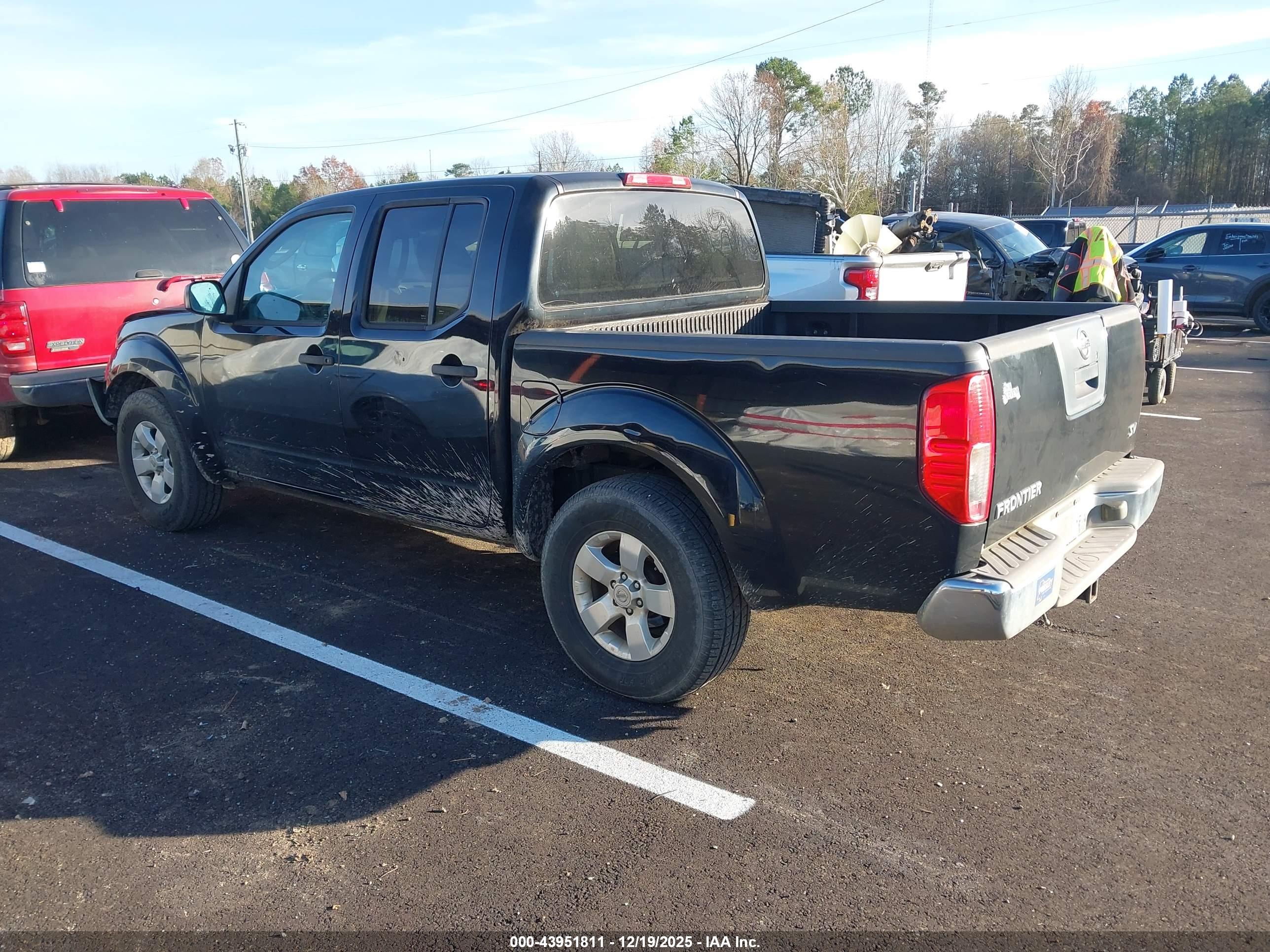 NISSAN FRONTIER image 3