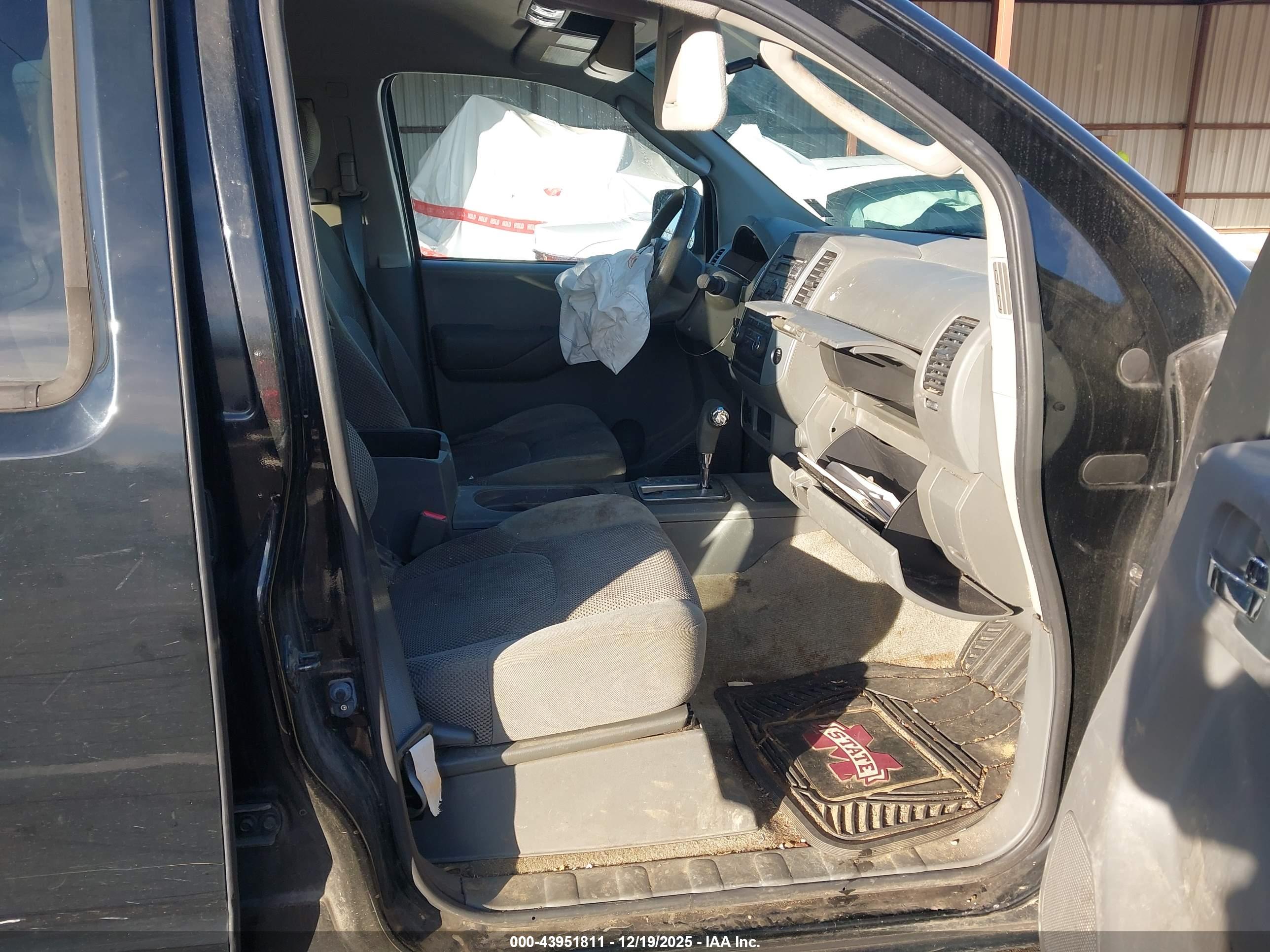 NISSAN FRONTIER image 5