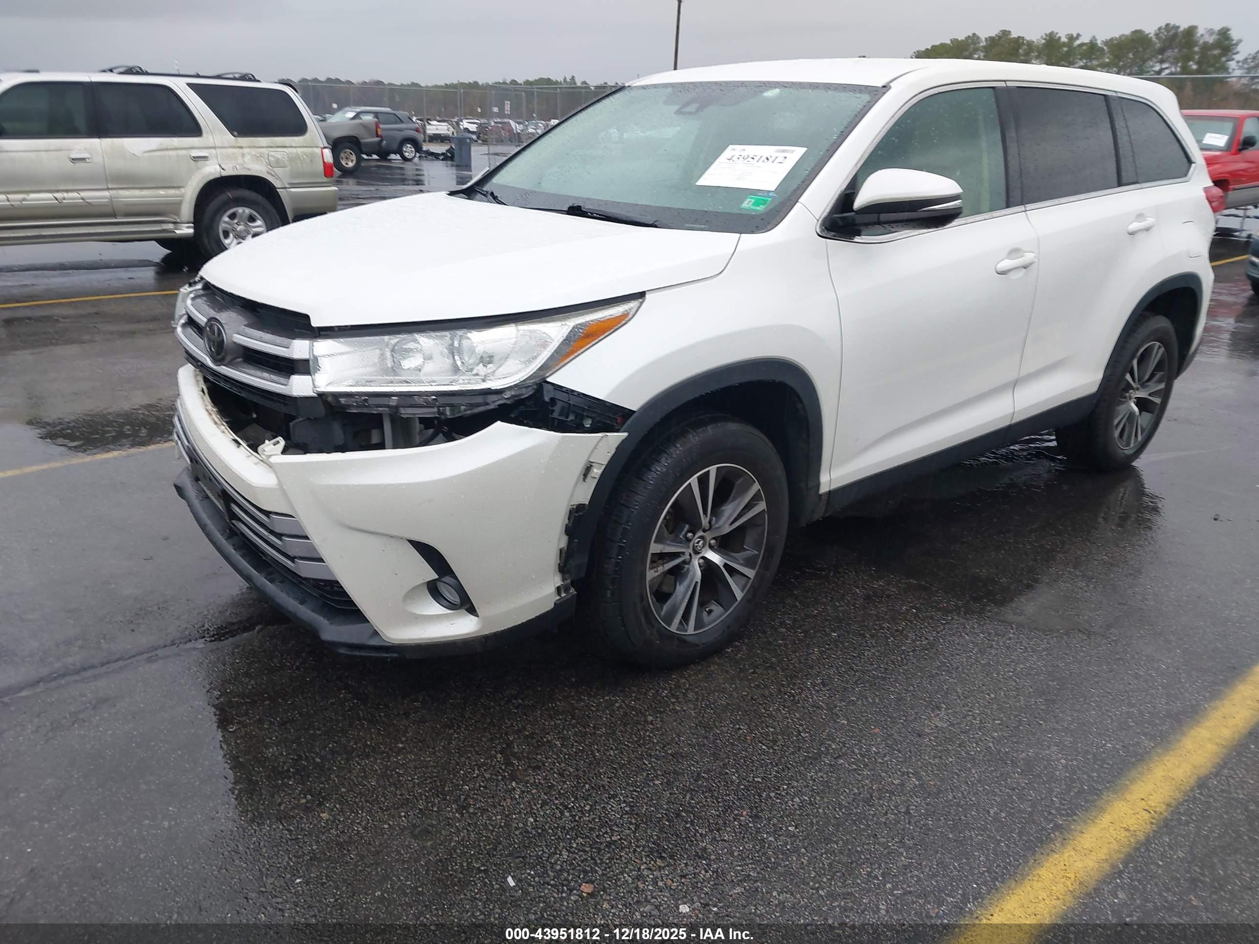 TOYOTA HIGHLANDER image 2