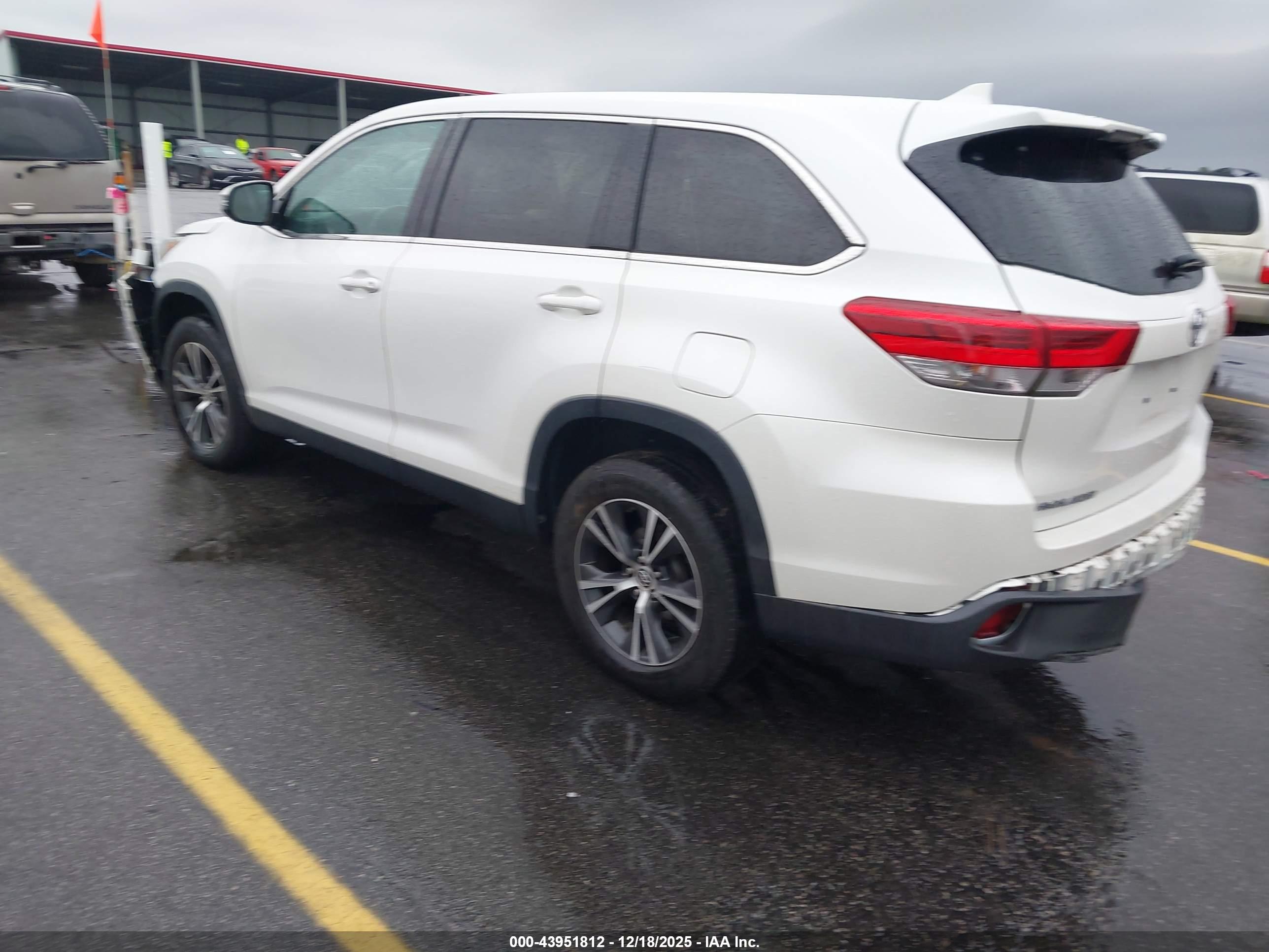 TOYOTA HIGHLANDER image 3