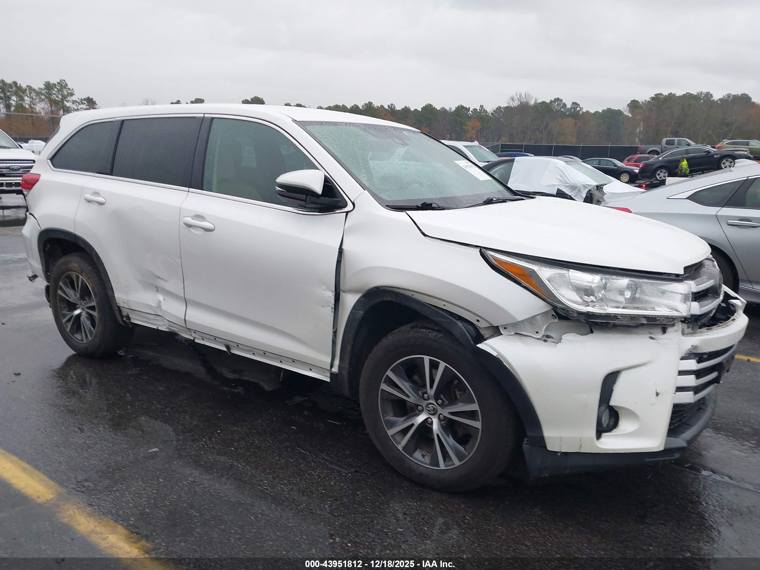 TOYOTA HIGHLANDER image 6