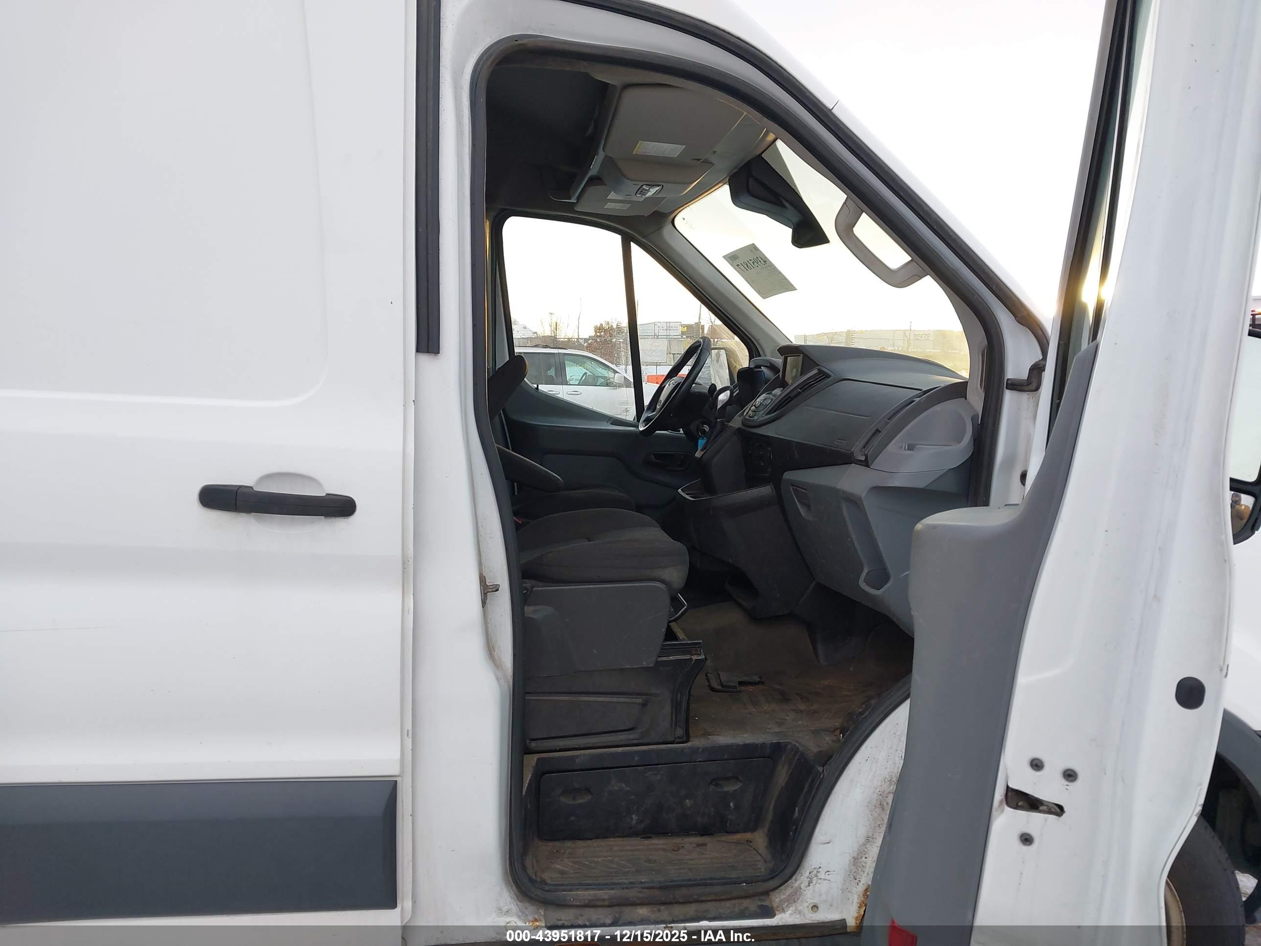 FORD TRANSIT-350 image 5