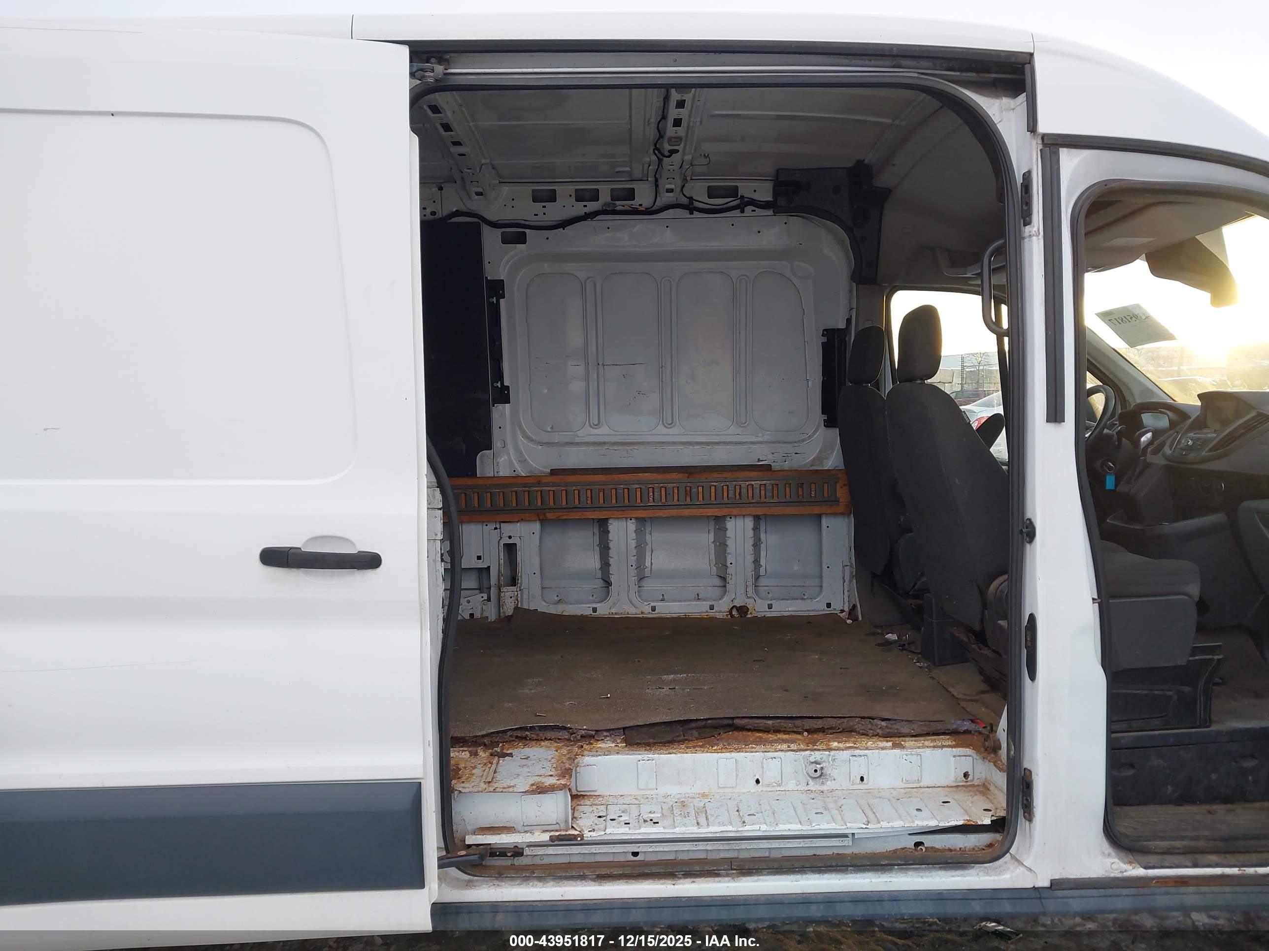 FORD TRANSIT-350 image 8