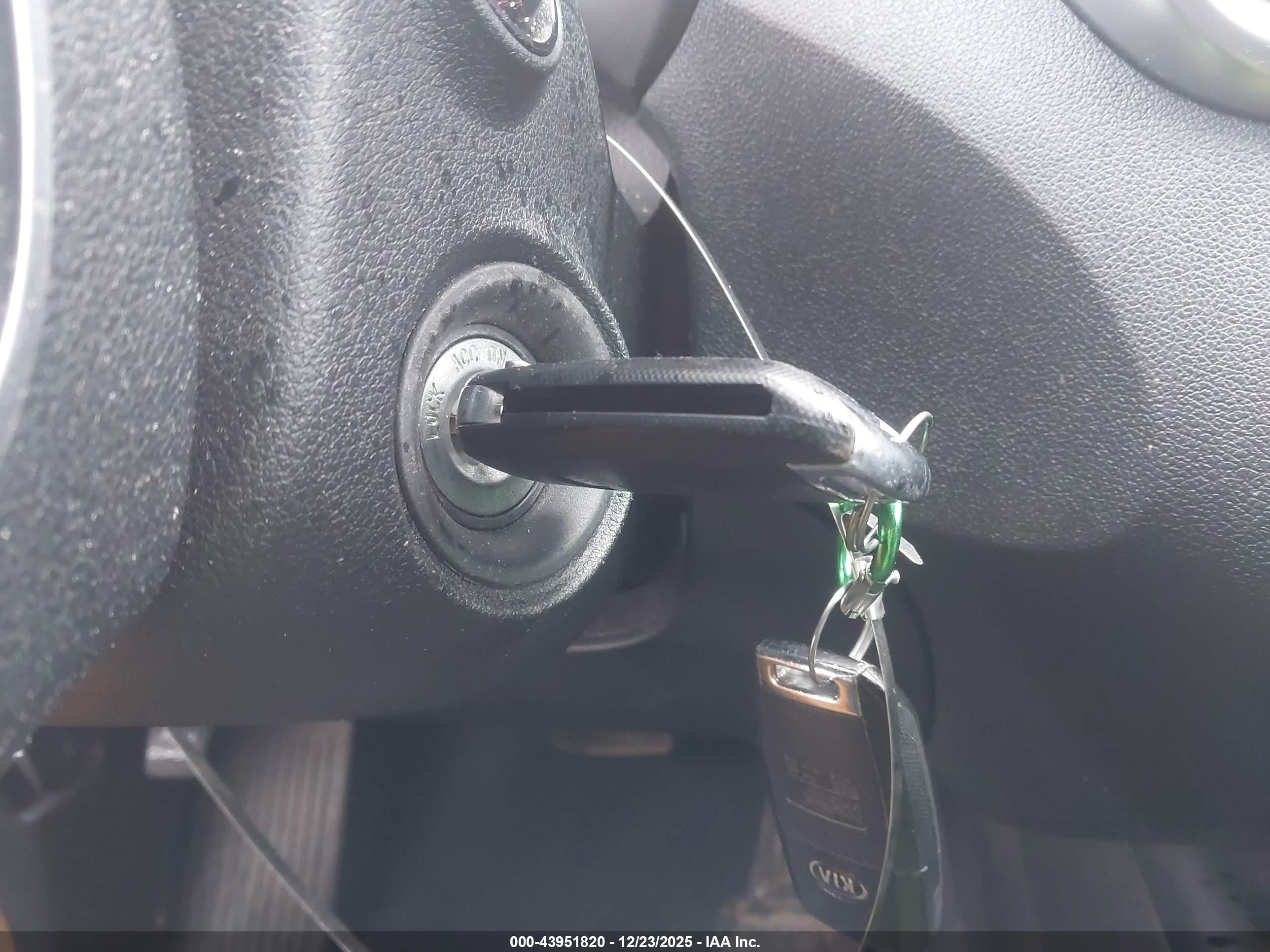 KIA SORENTO image 11