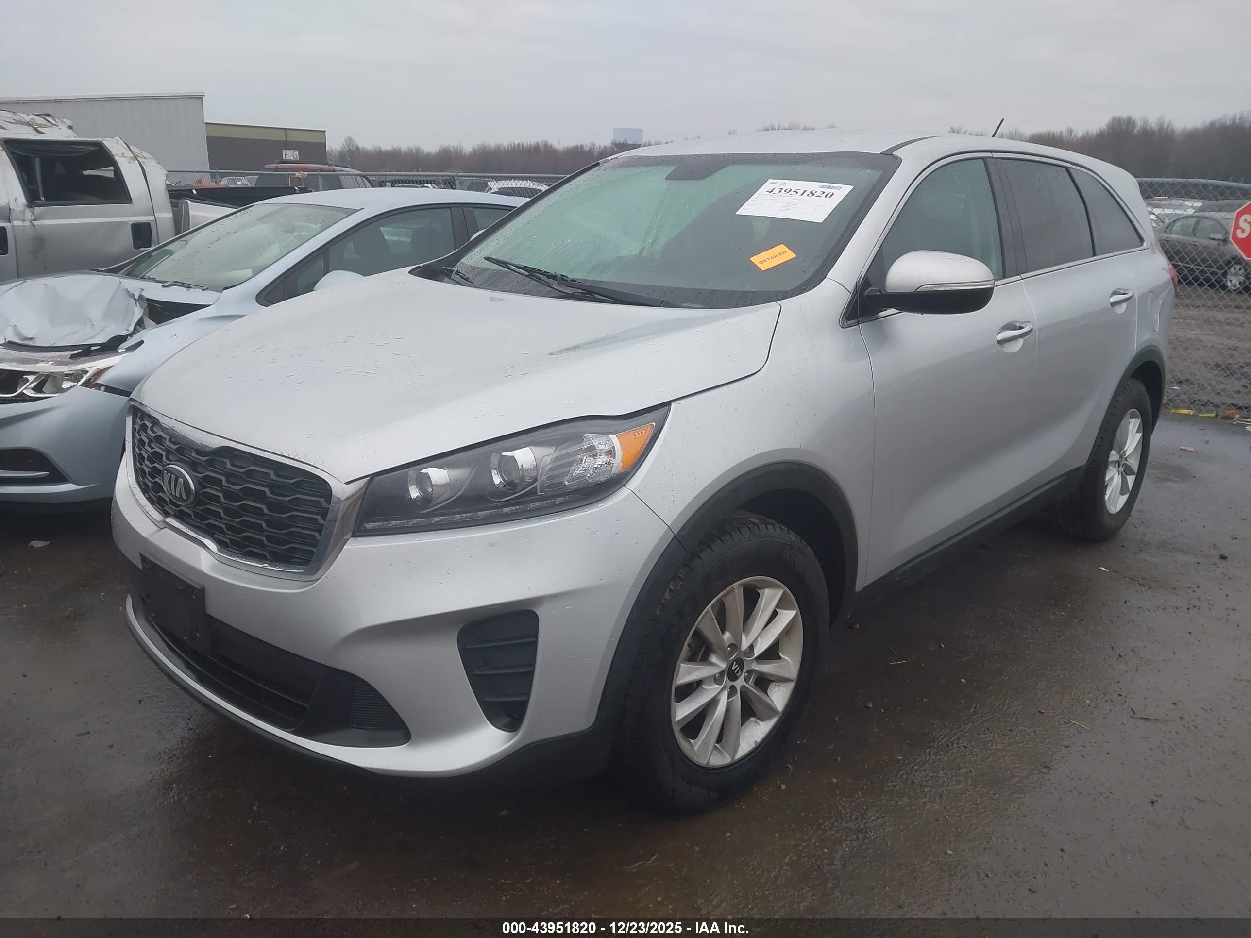 KIA SORENTO image 2