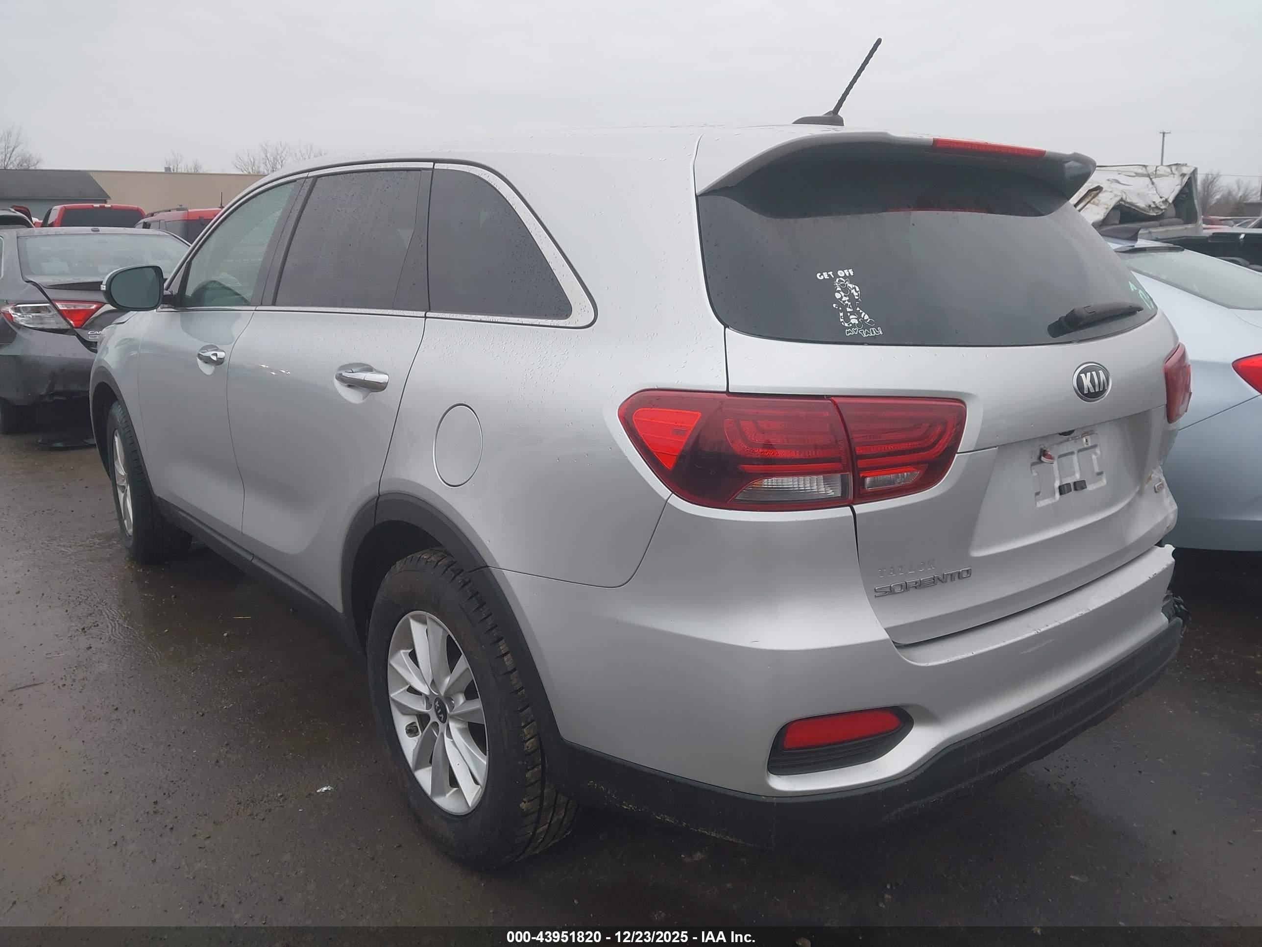 KIA SORENTO image 3