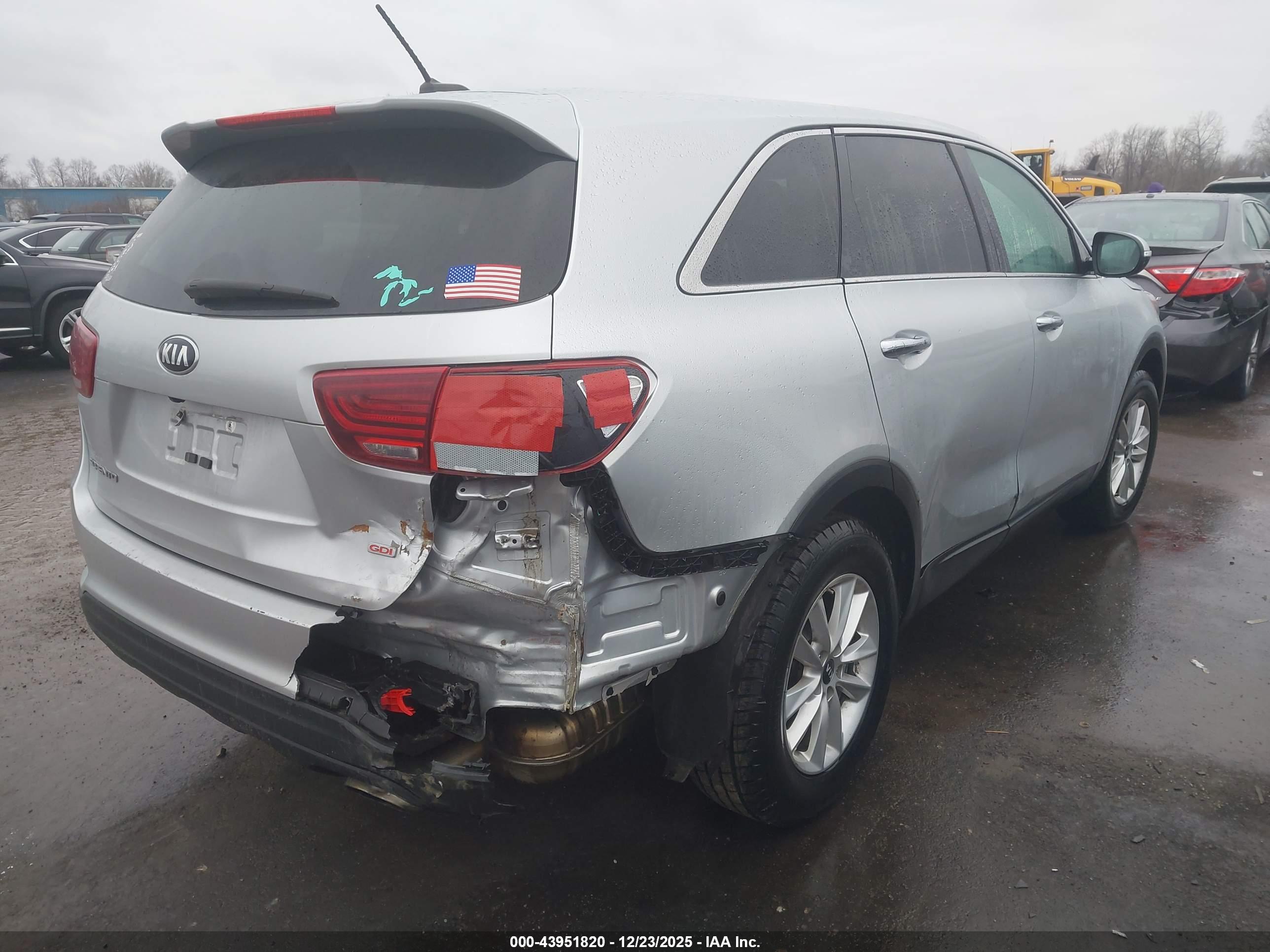 KIA SORENTO image 4
