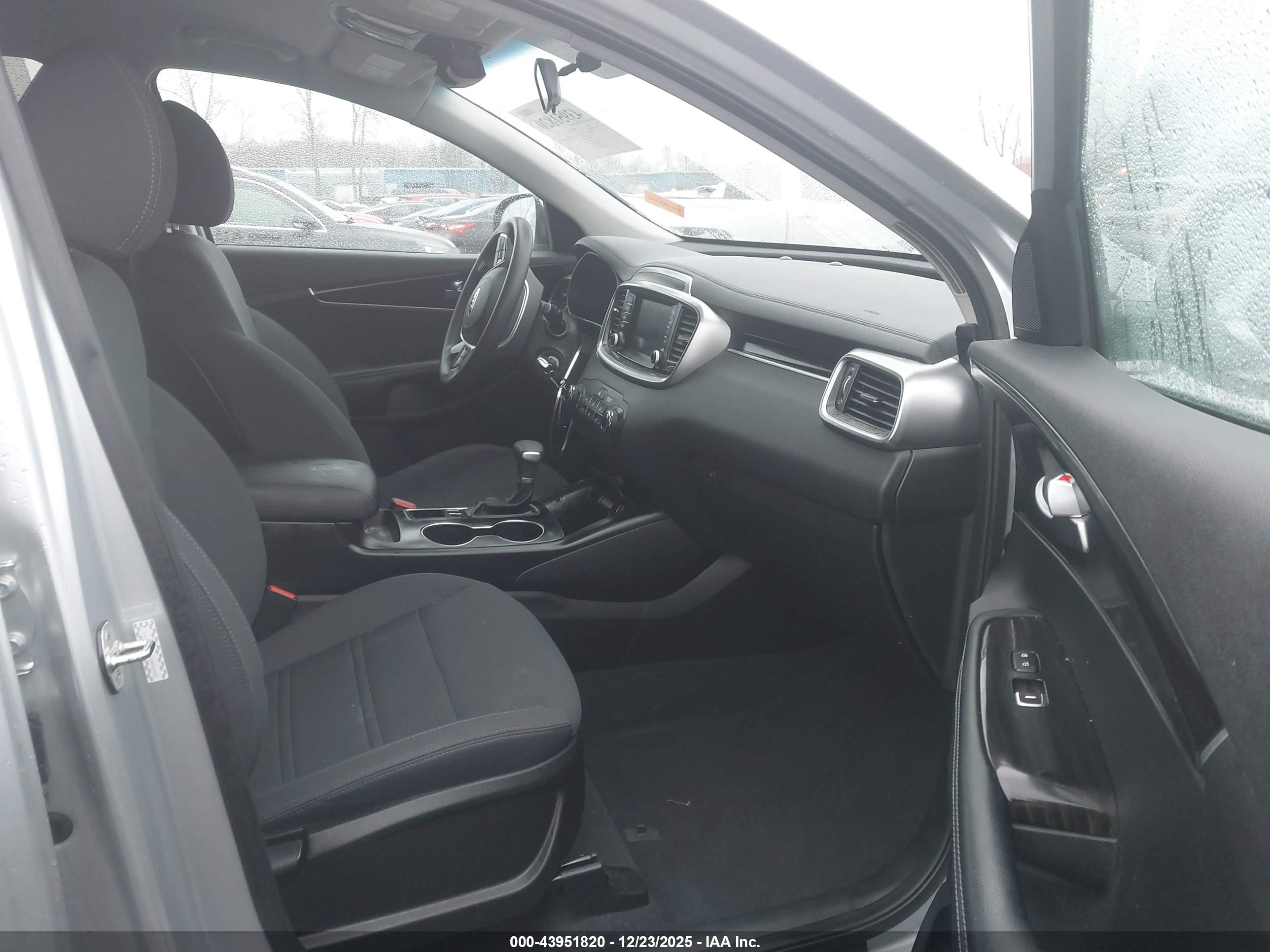 KIA SORENTO image 5