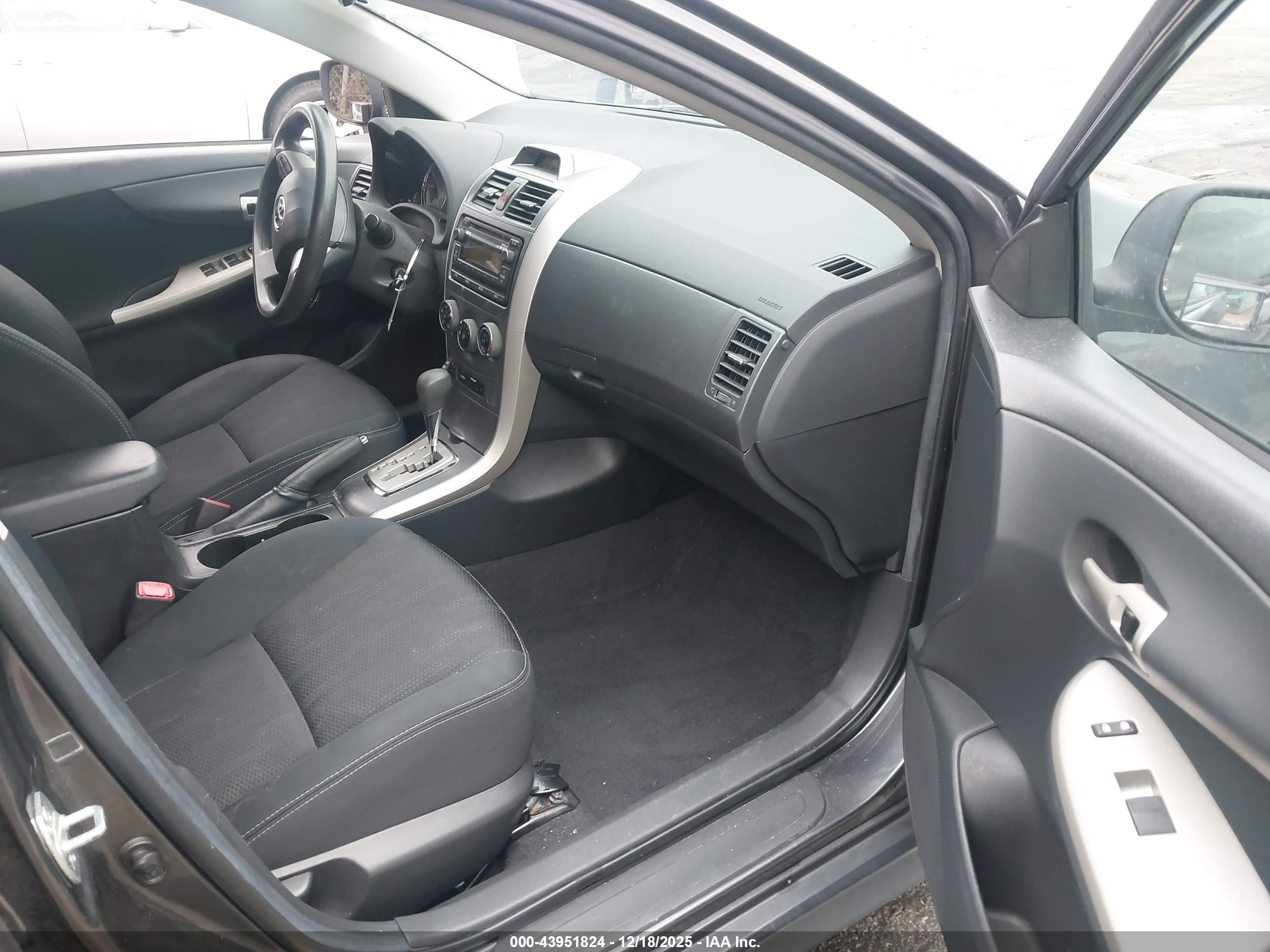 TOYOTA COROLLA image 5