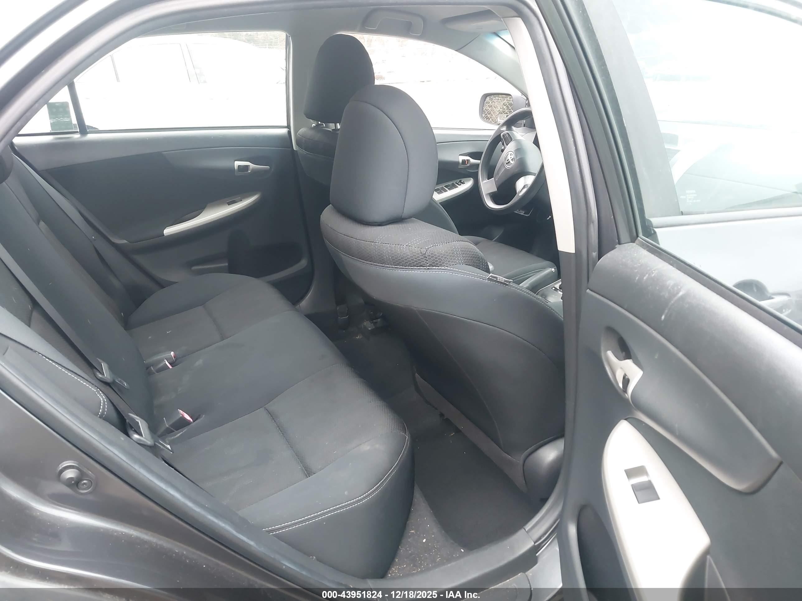 TOYOTA COROLLA image 8