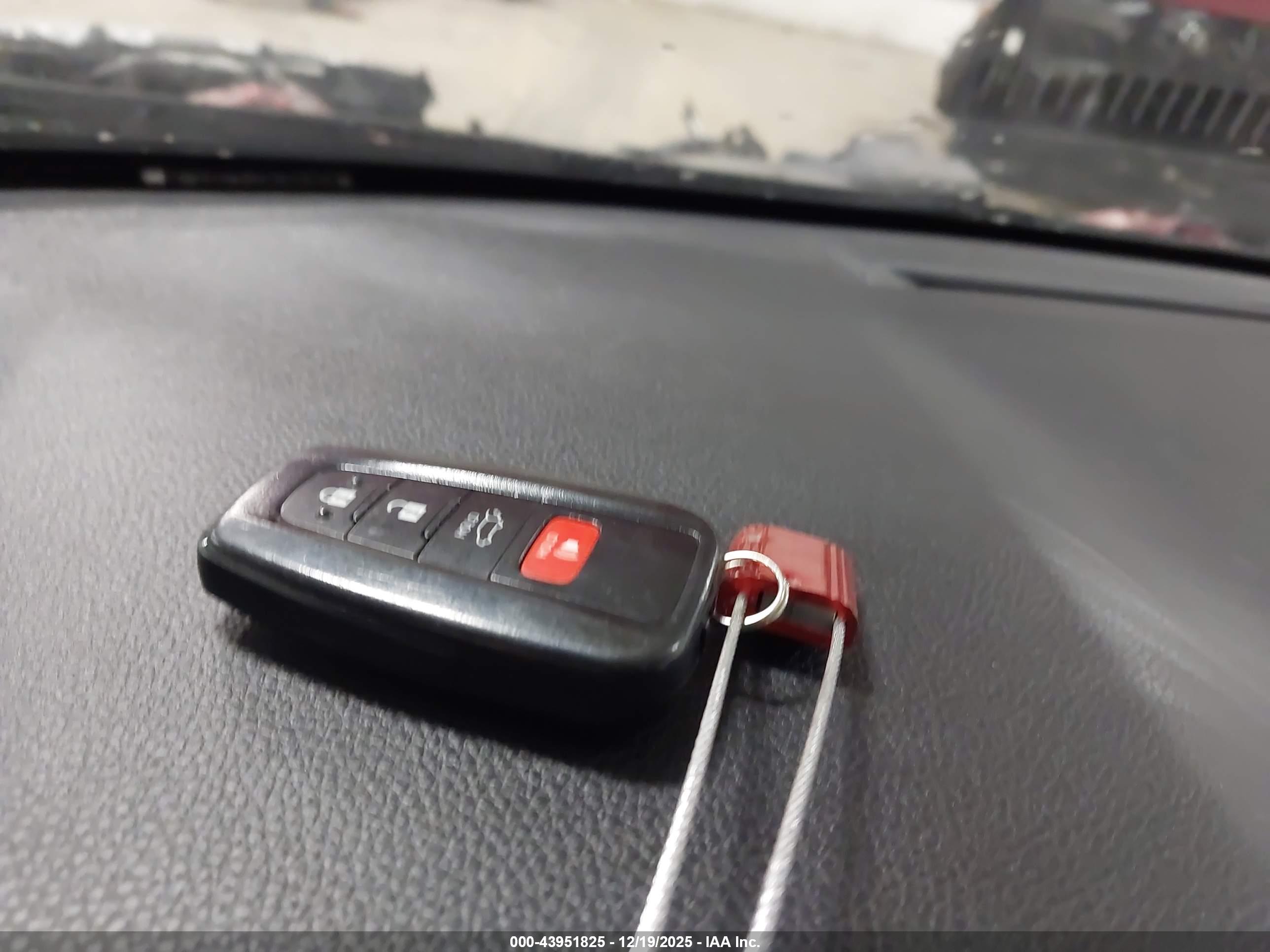 TOYOTA RAV4 image 11