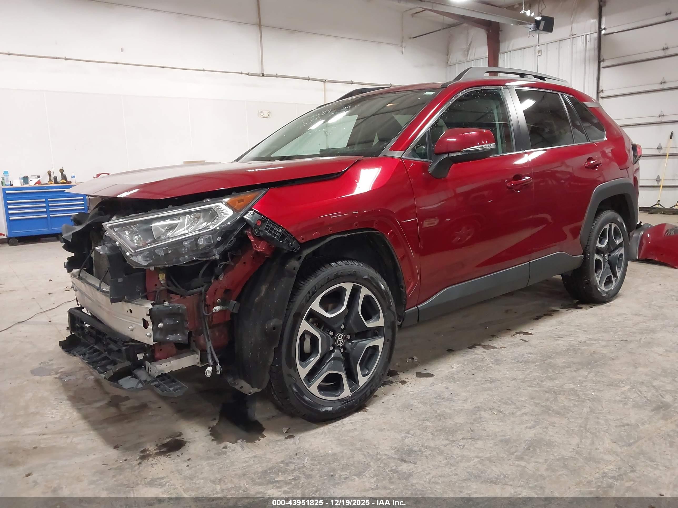 TOYOTA RAV4 image 2