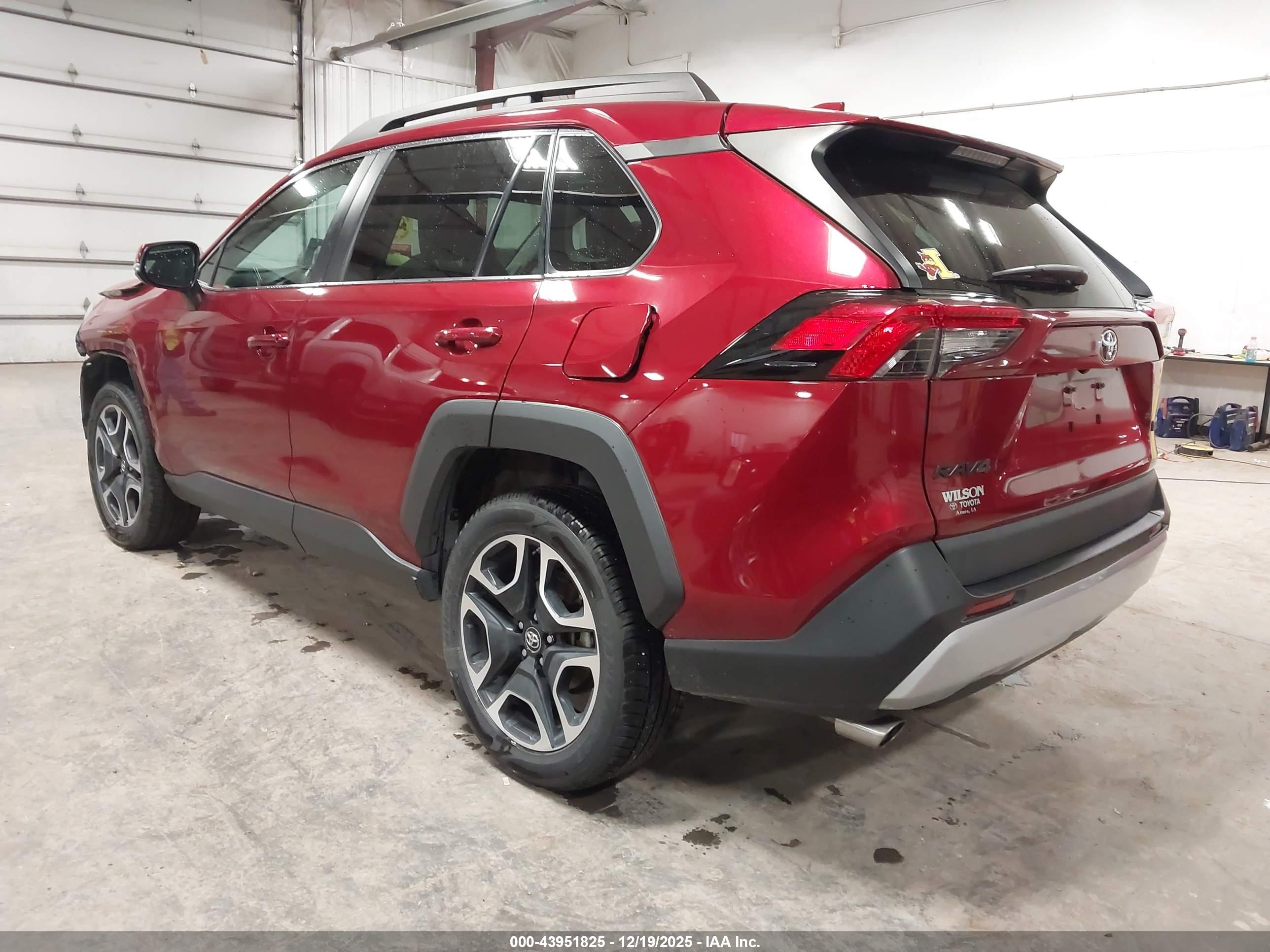 TOYOTA RAV4 image 3