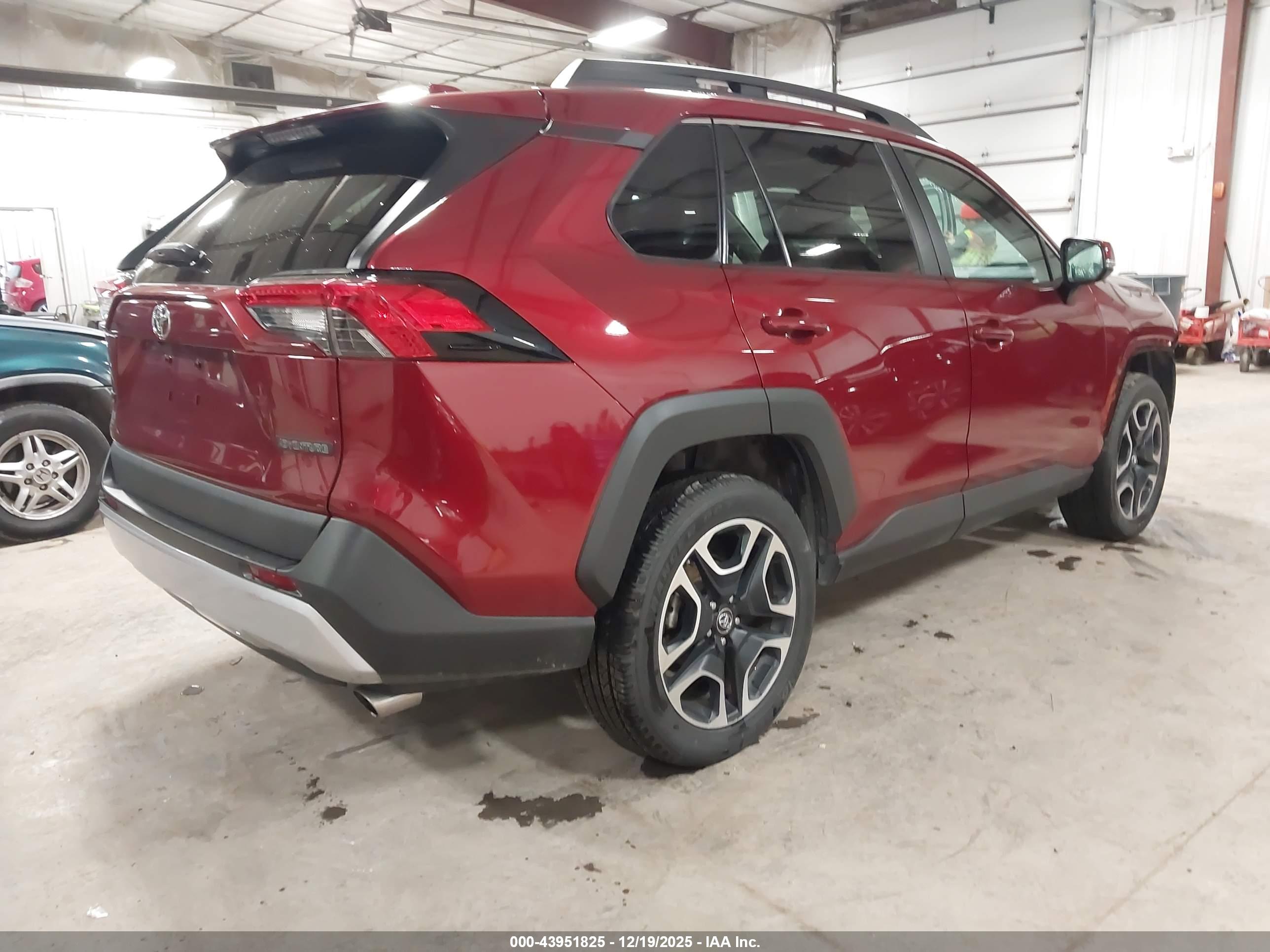 TOYOTA RAV4 image 4