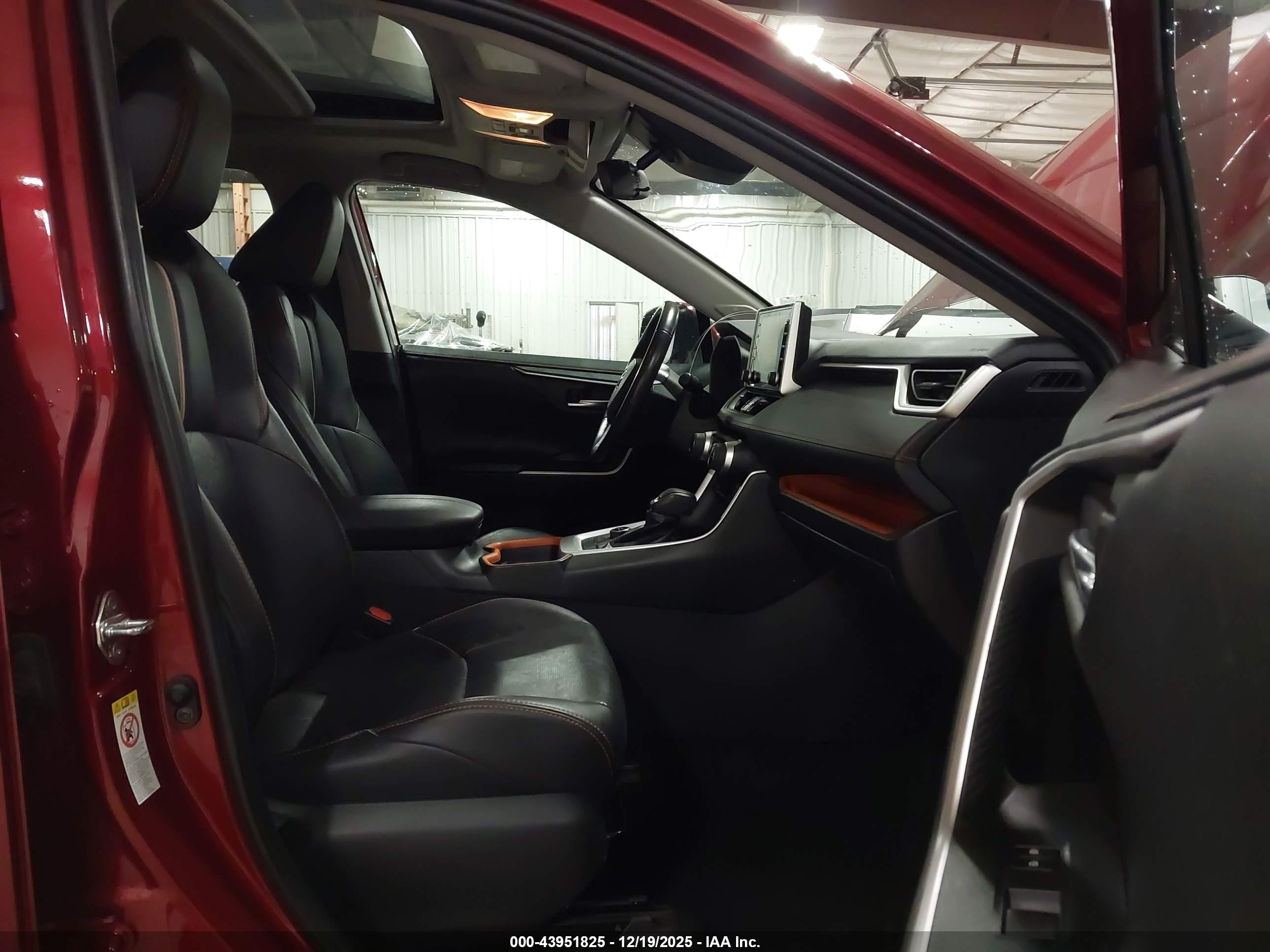 TOYOTA RAV4 image 5