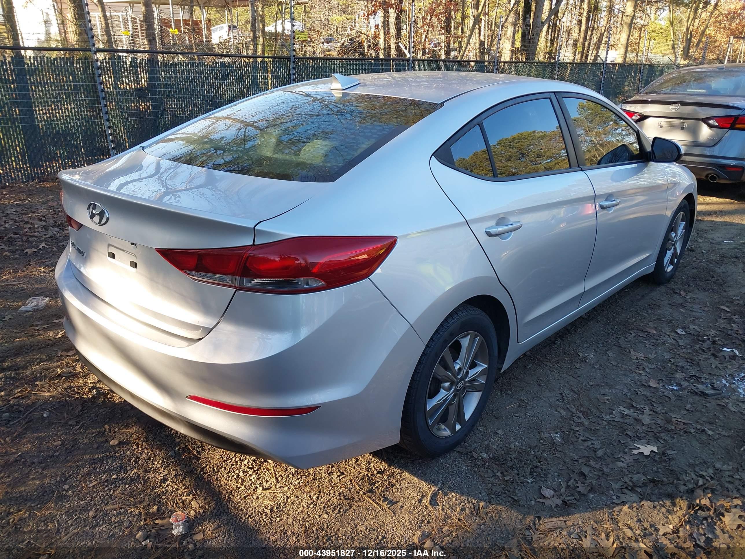 HYUNDAI ELANTRA image 4