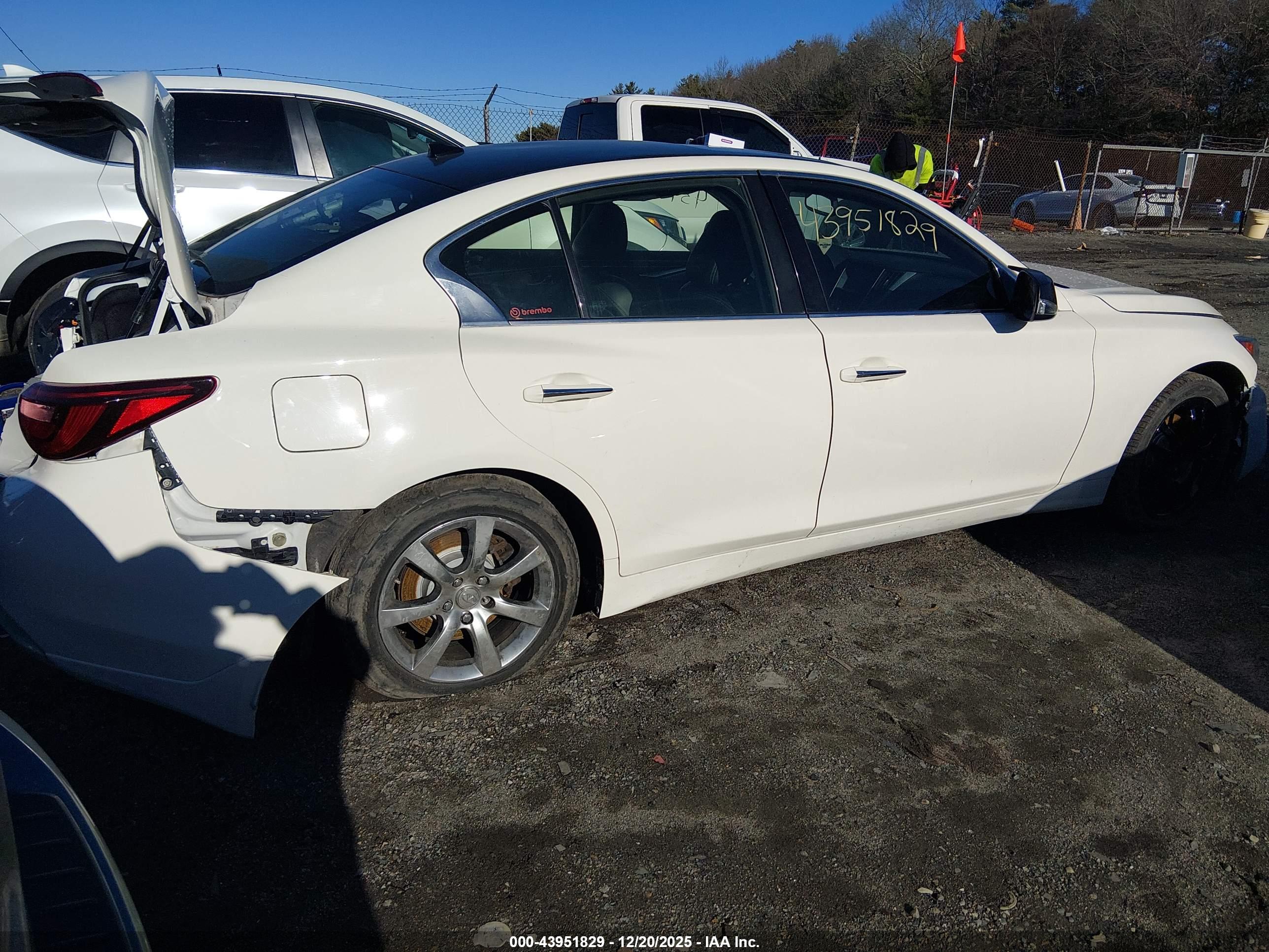INFINITI Q50 image 4