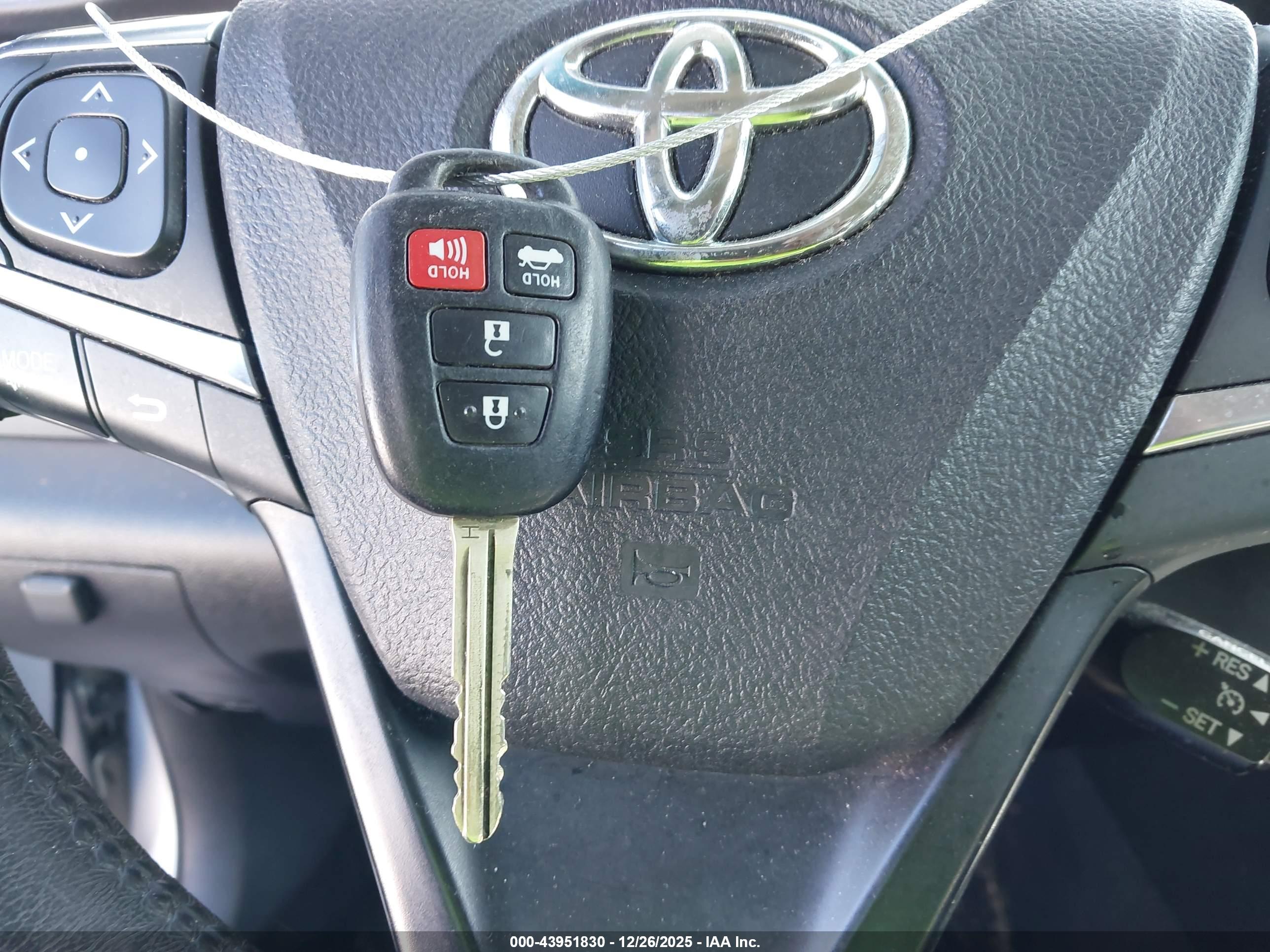 TOYOTA CAMRY image 11