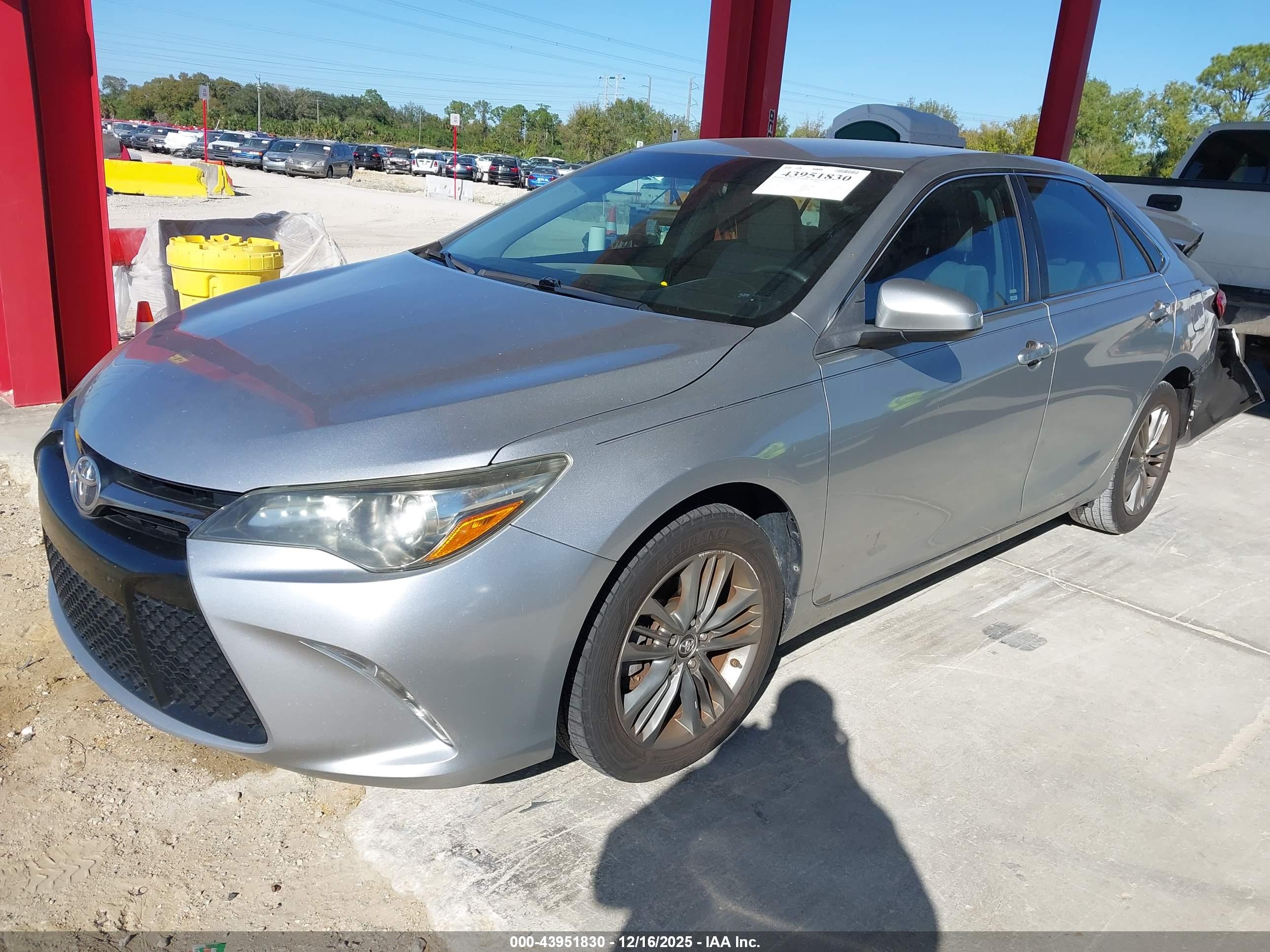 TOYOTA CAMRY image 2