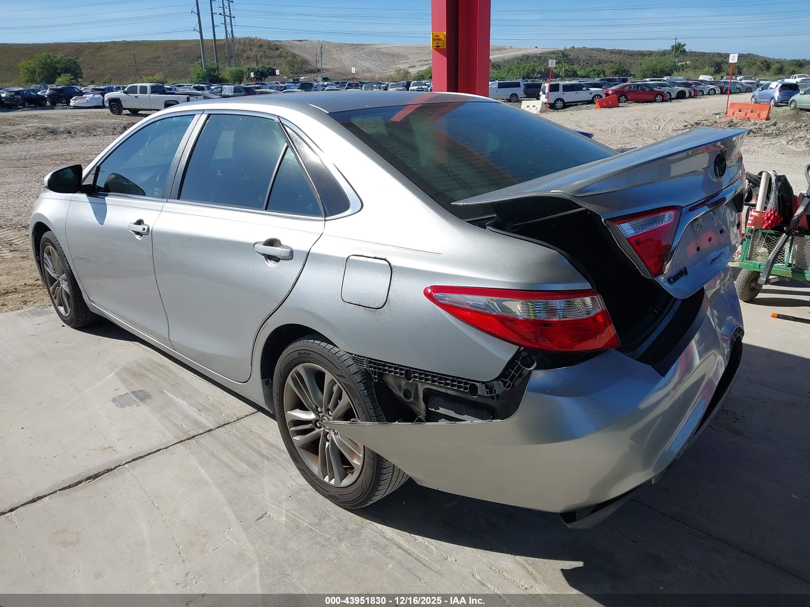 TOYOTA CAMRY image 3