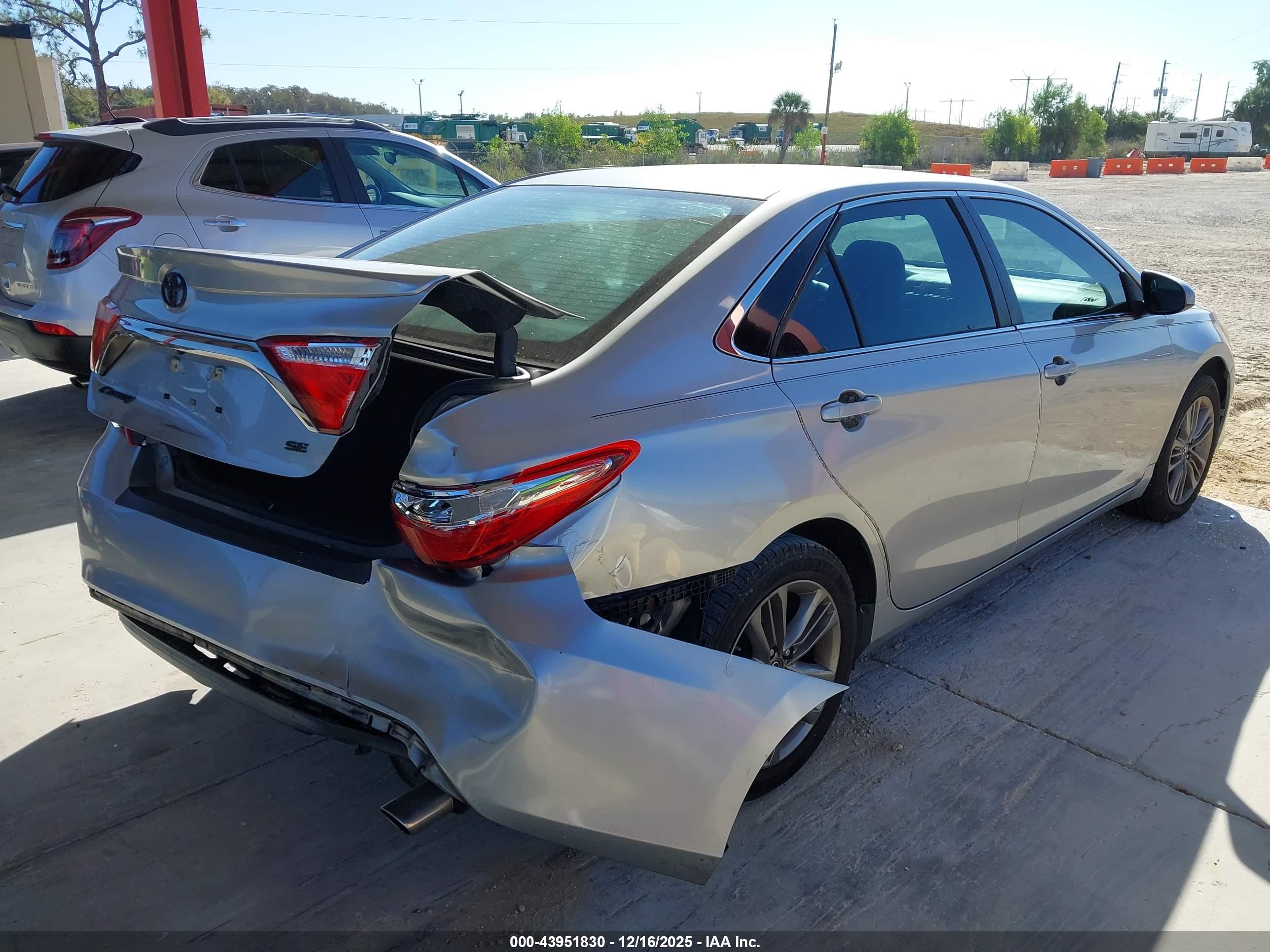 TOYOTA CAMRY image 4