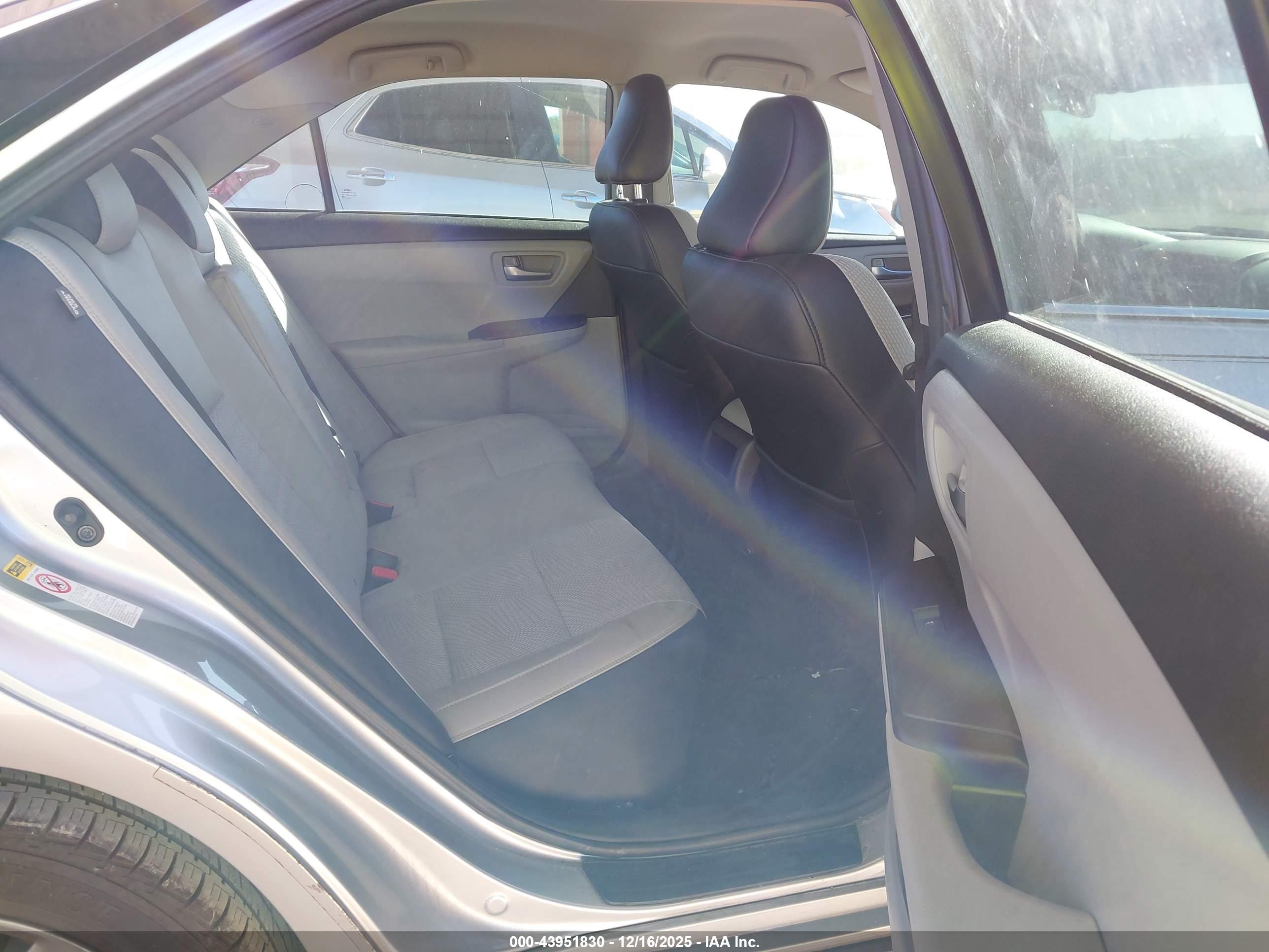 TOYOTA CAMRY image 8