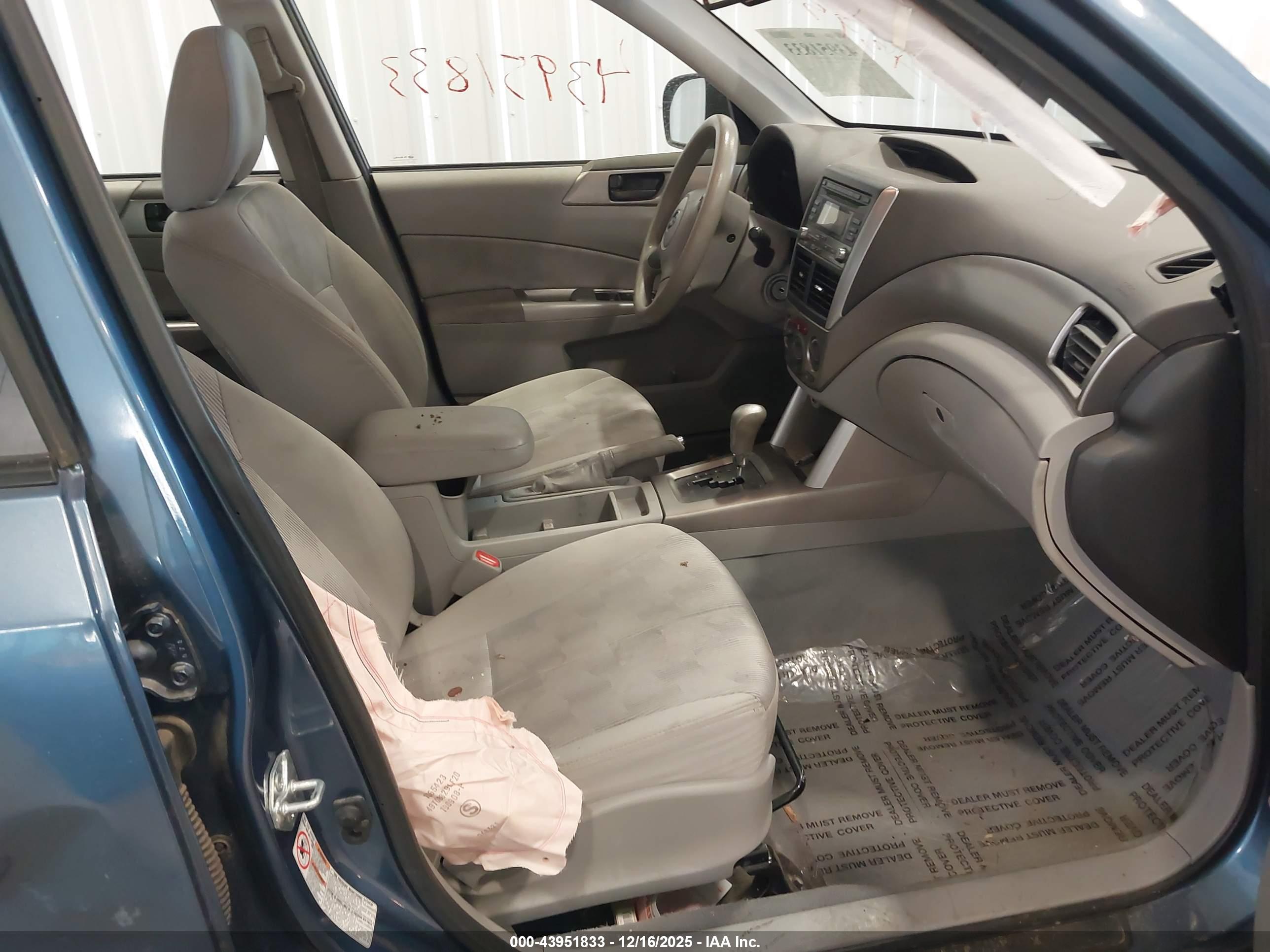 SUBARU FORESTER image 5