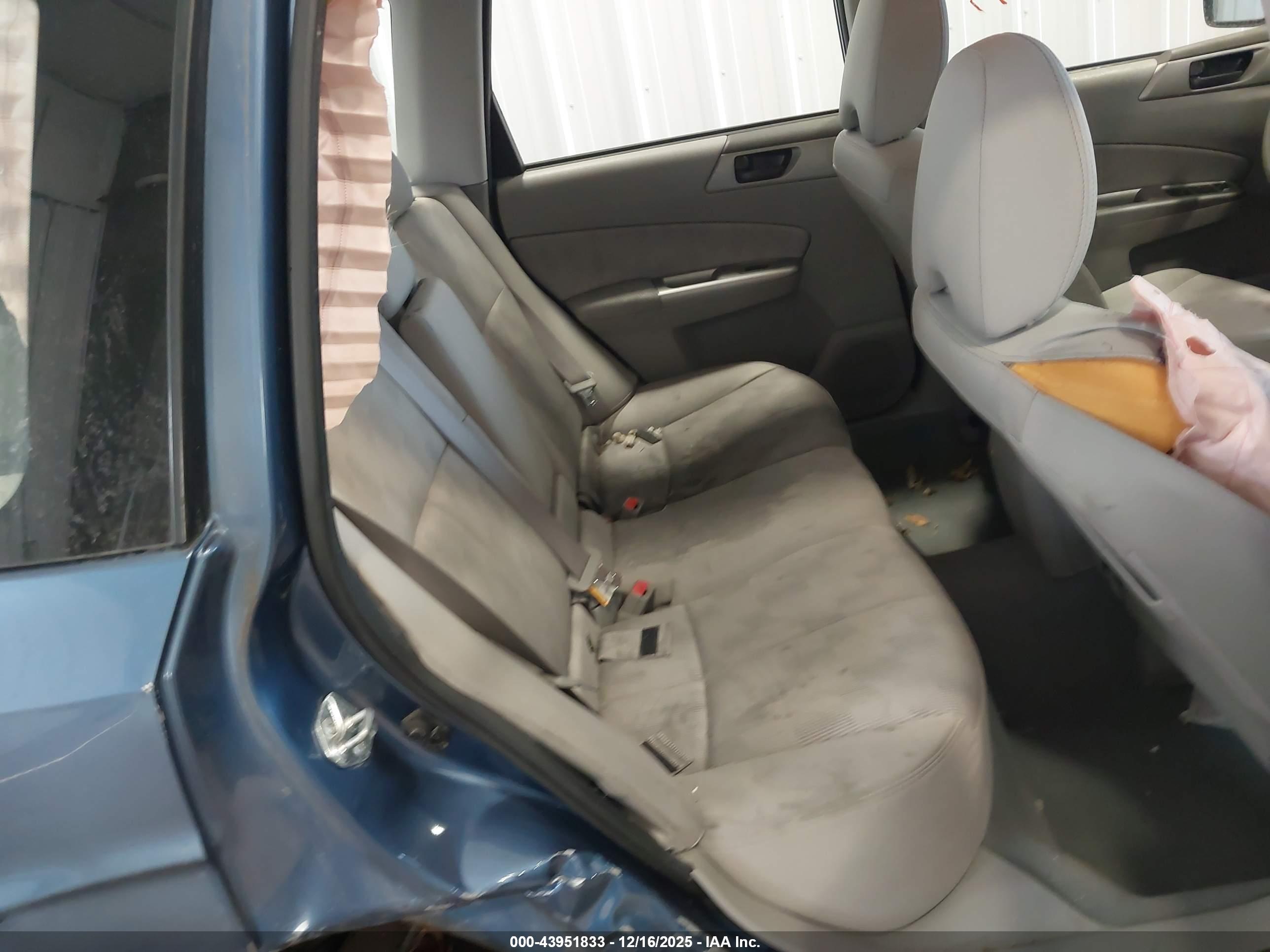 SUBARU FORESTER image 8