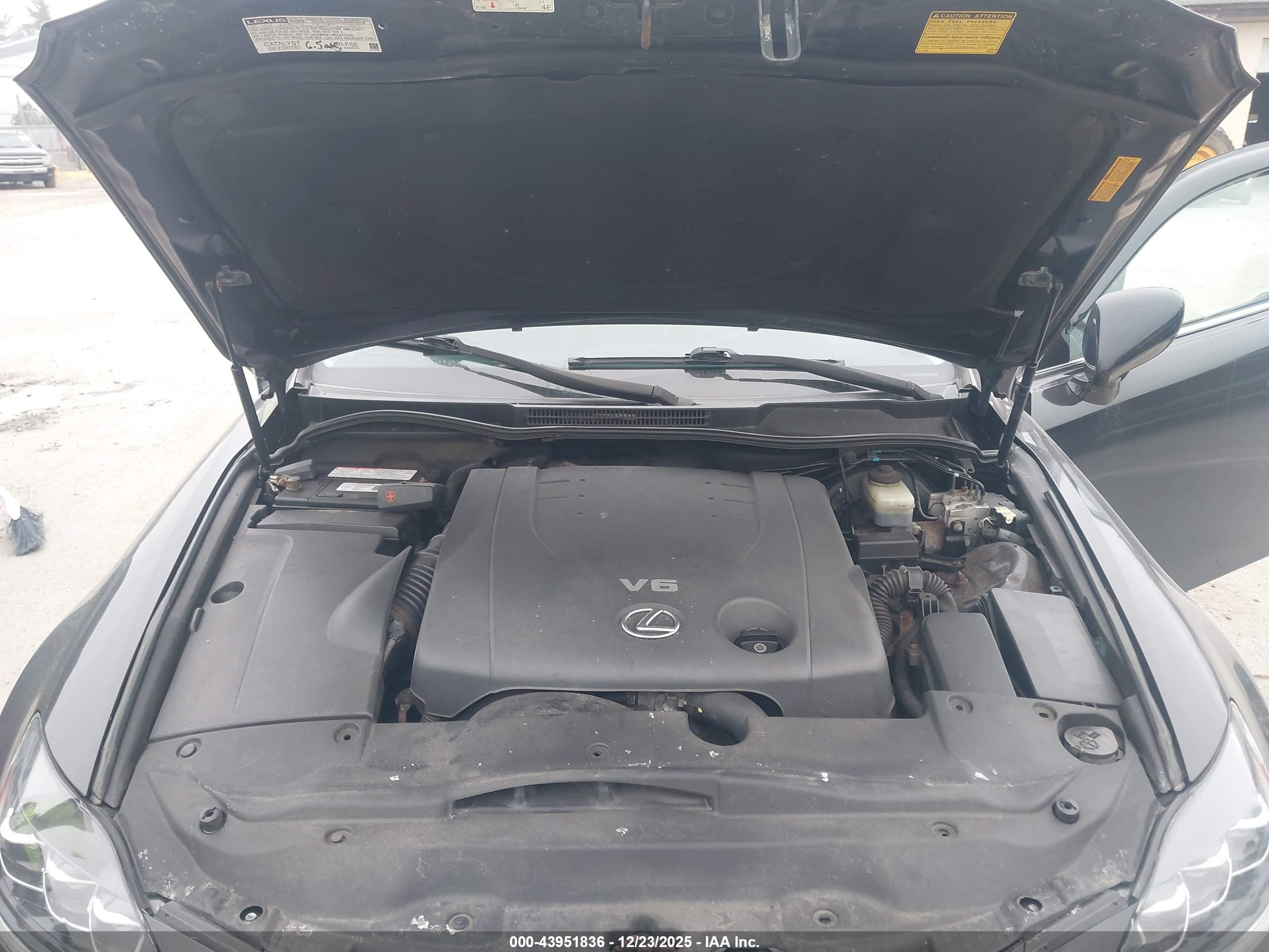LEXUS IS image 10