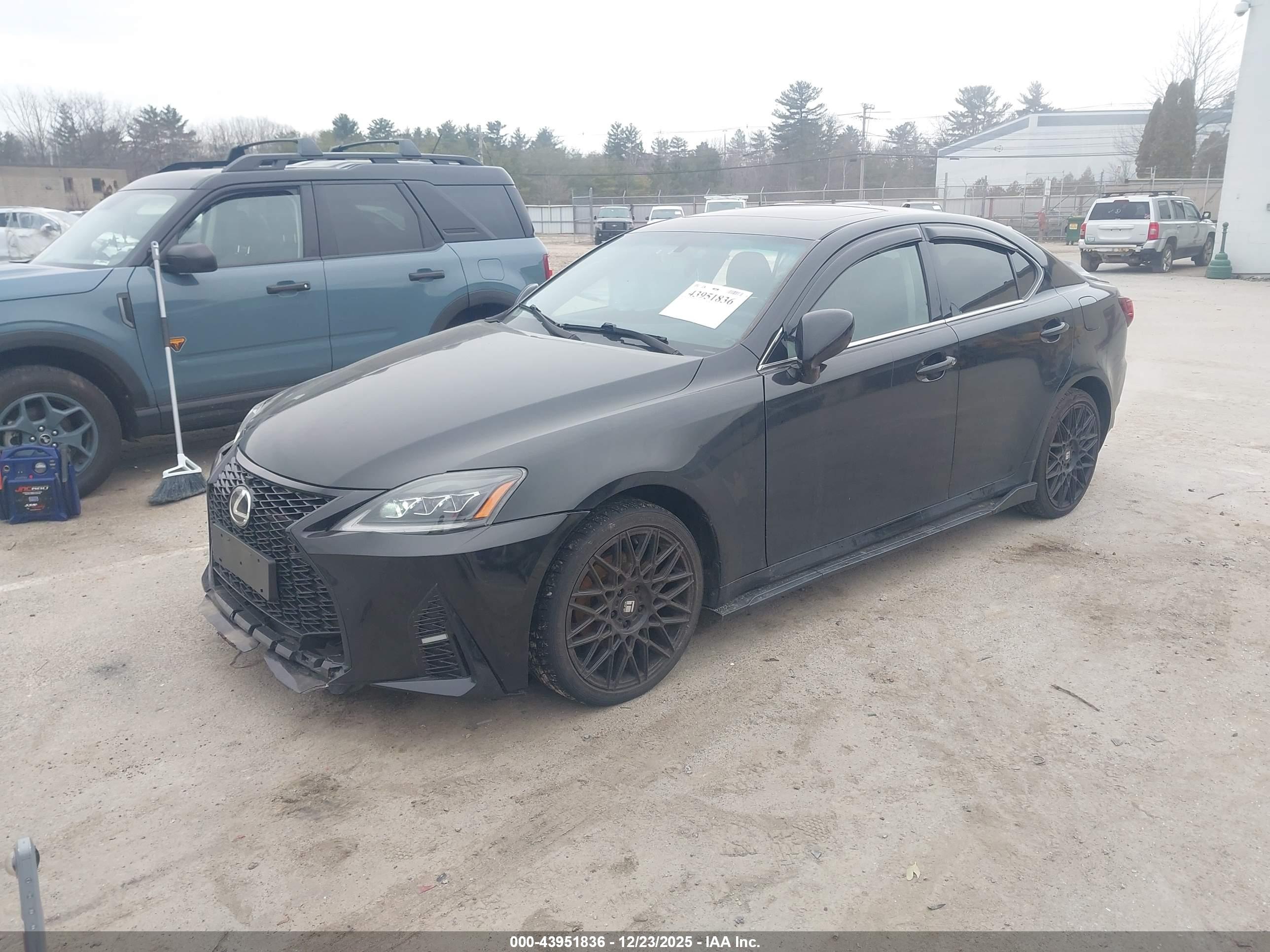 LEXUS IS image 2