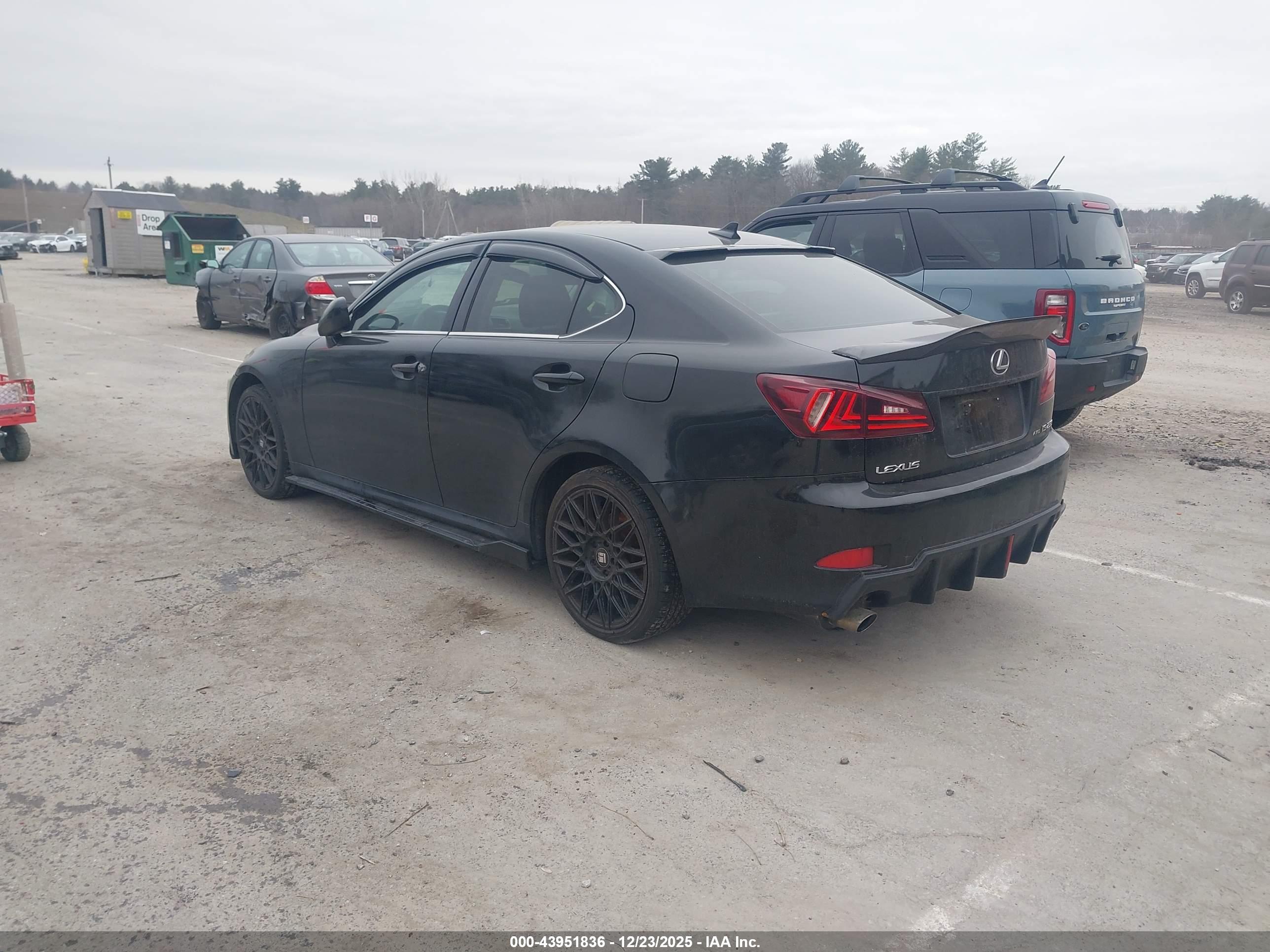 LEXUS IS image 3