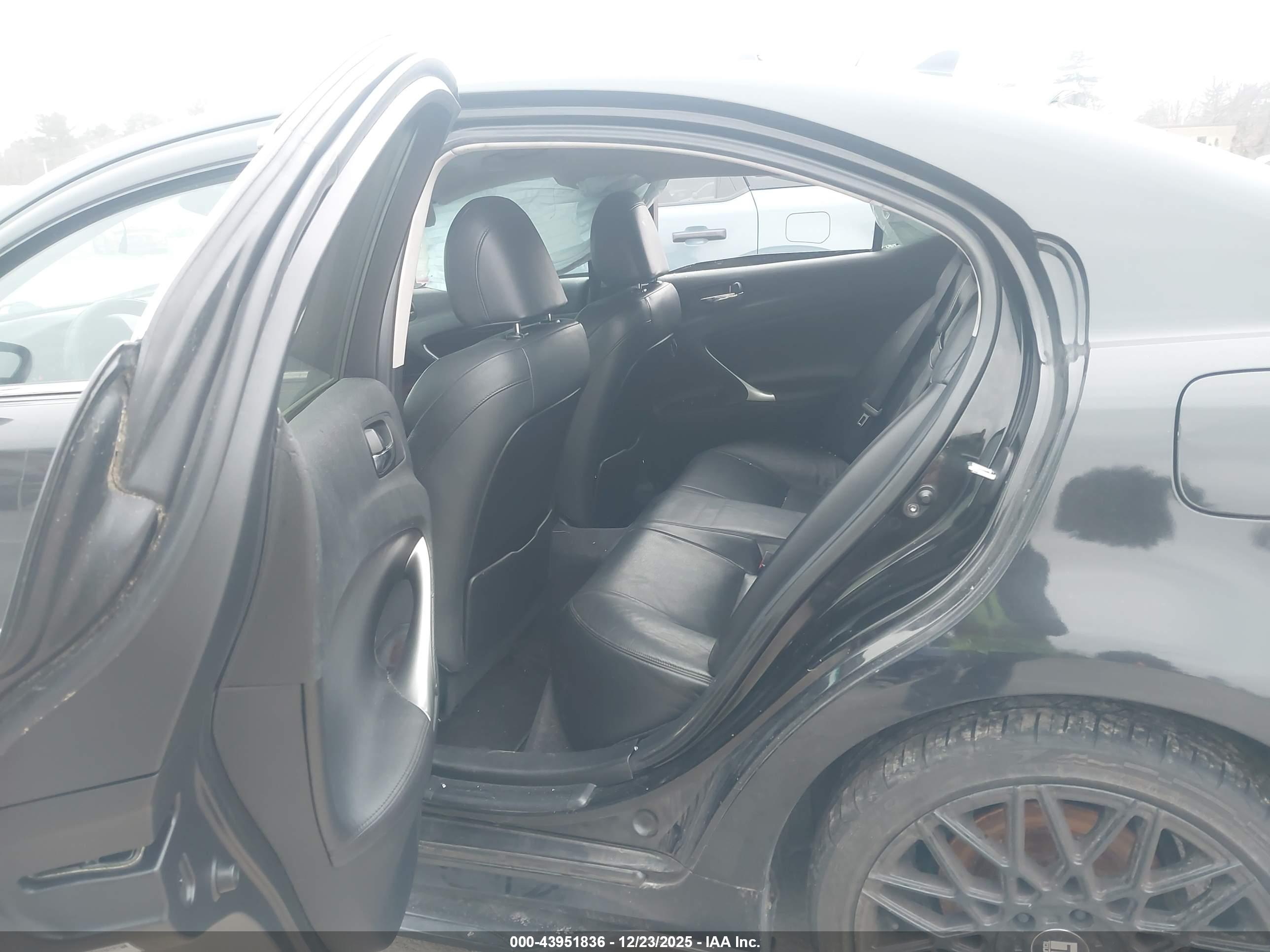 LEXUS IS image 8