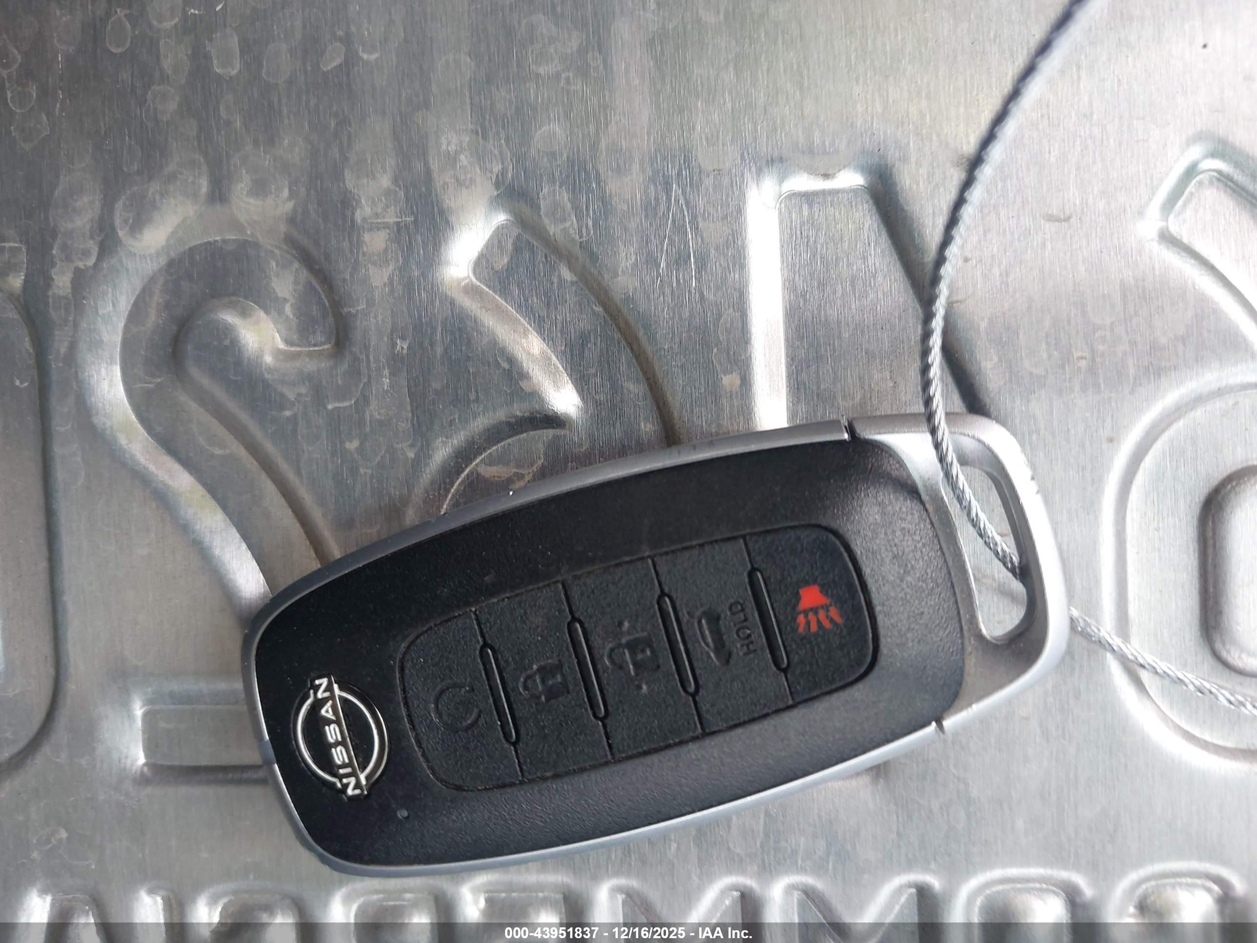 NISSAN ROGUE image 11