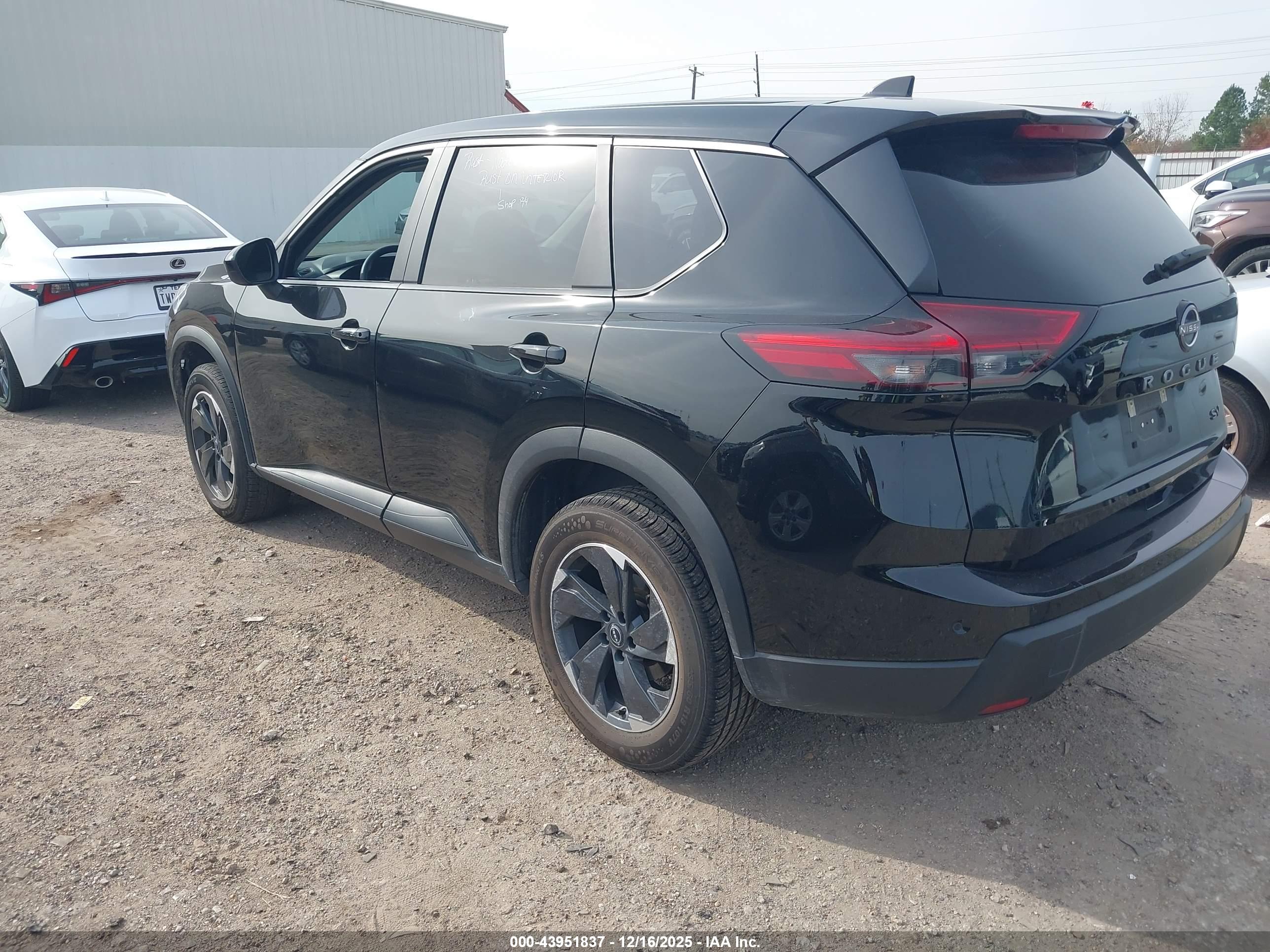 NISSAN ROGUE image 3