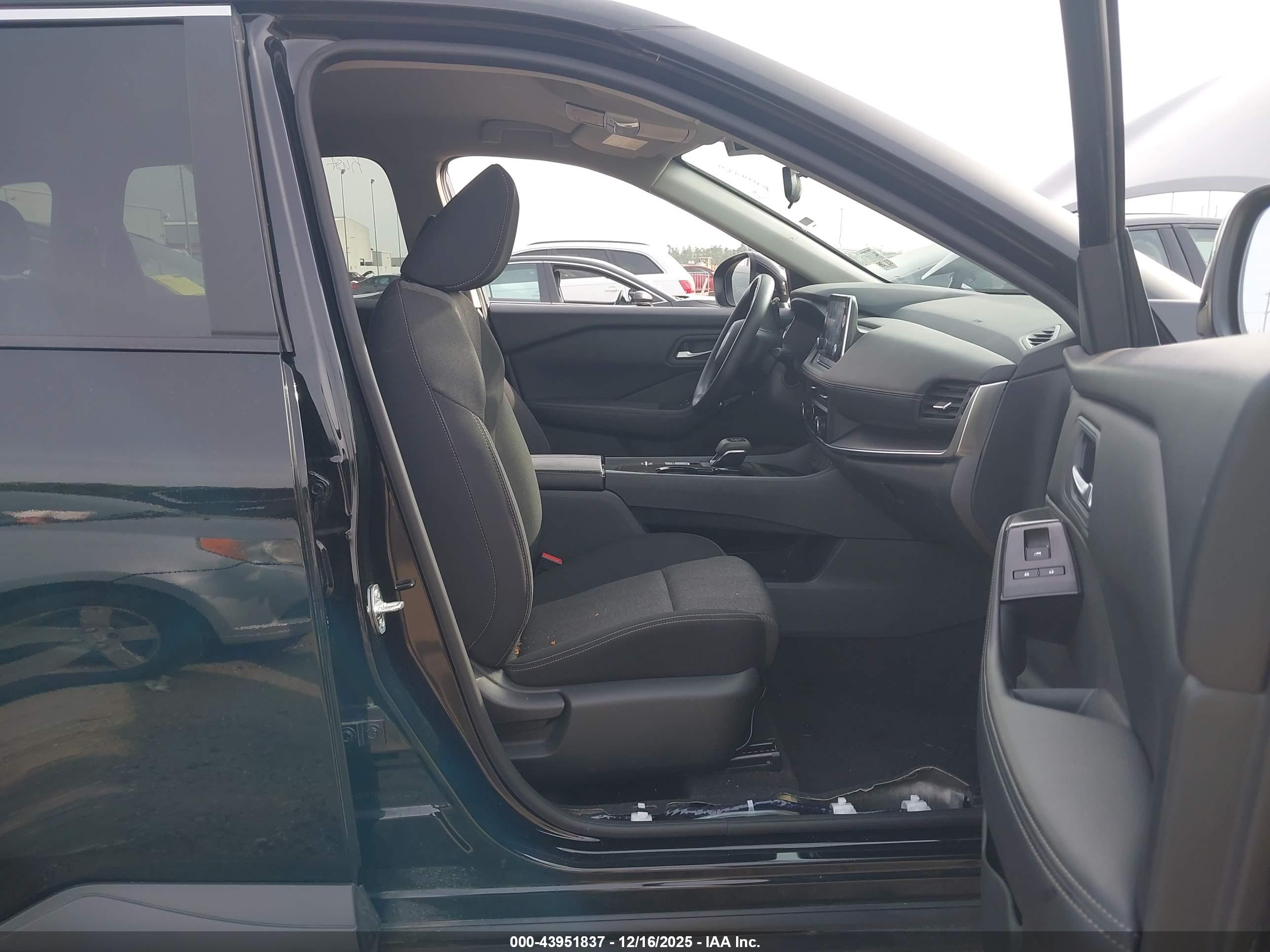 NISSAN ROGUE image 5