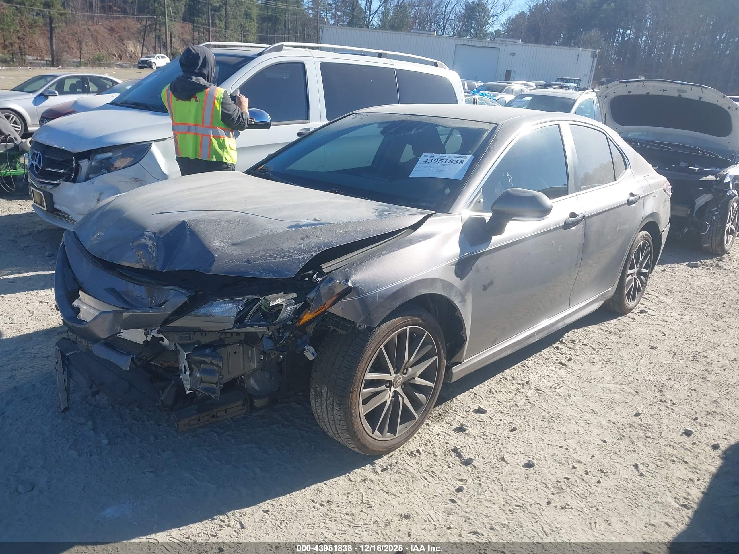 TOYOTA CAMRY image 2