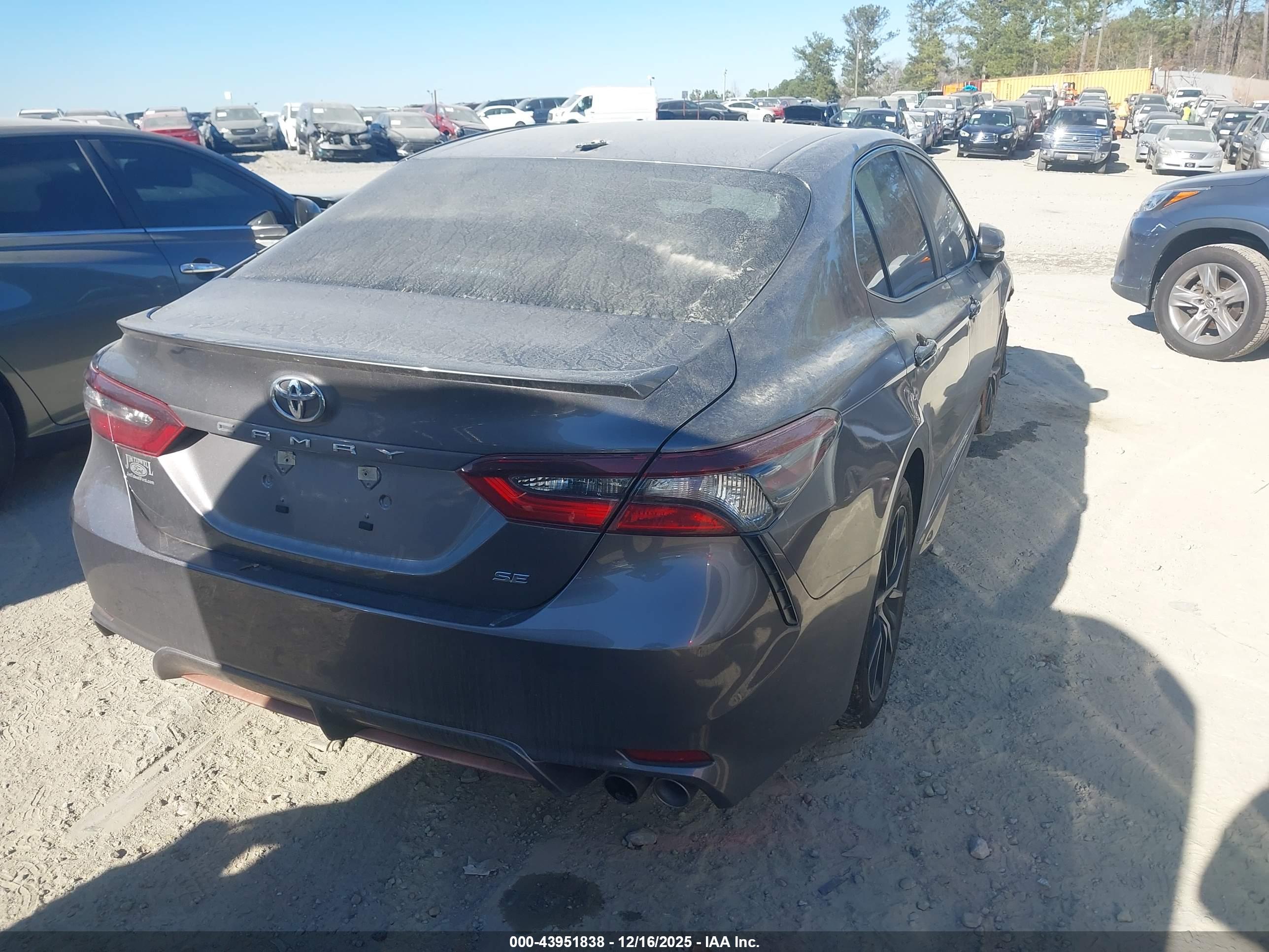 TOYOTA CAMRY image 4