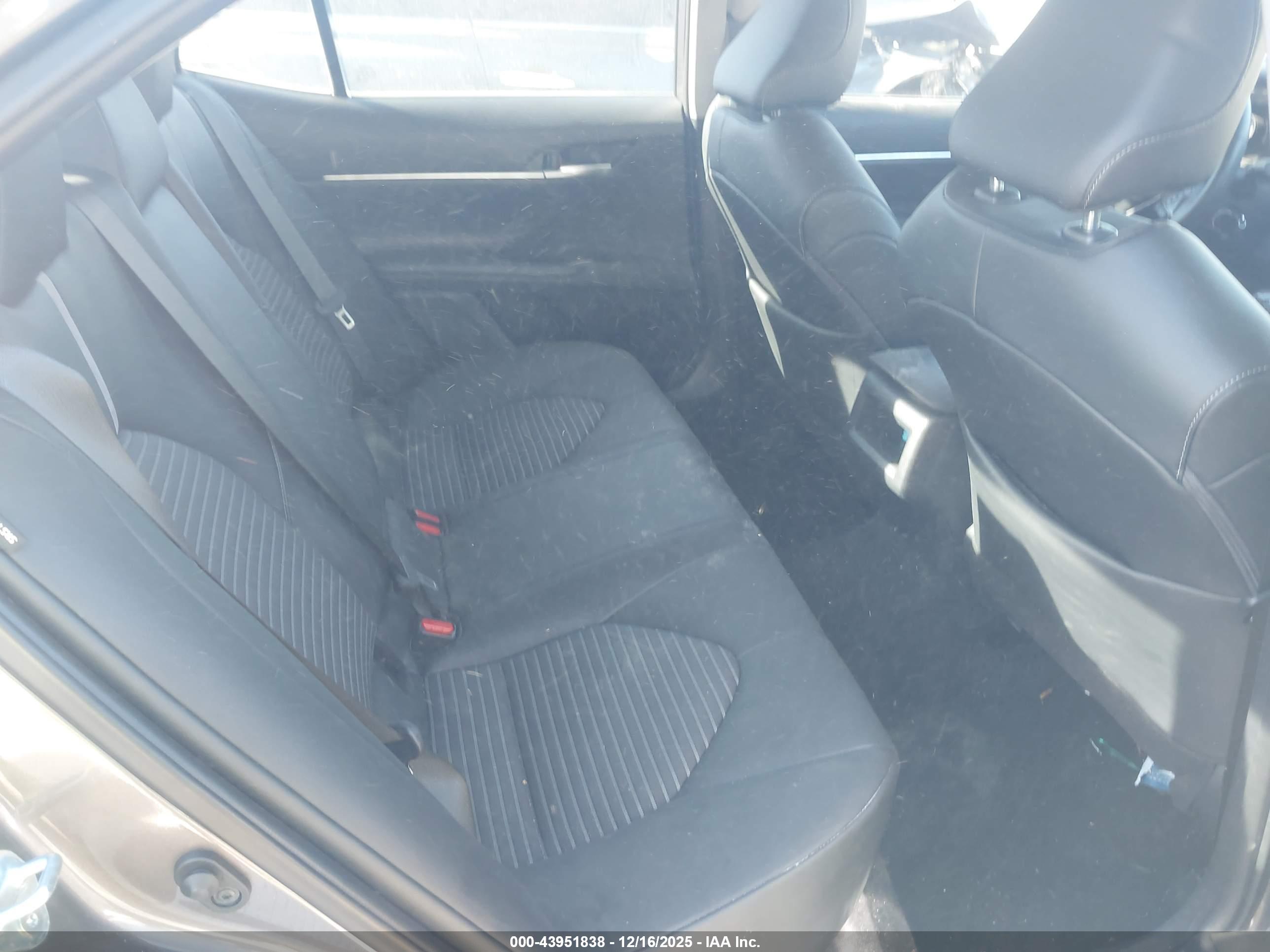 TOYOTA CAMRY image 8