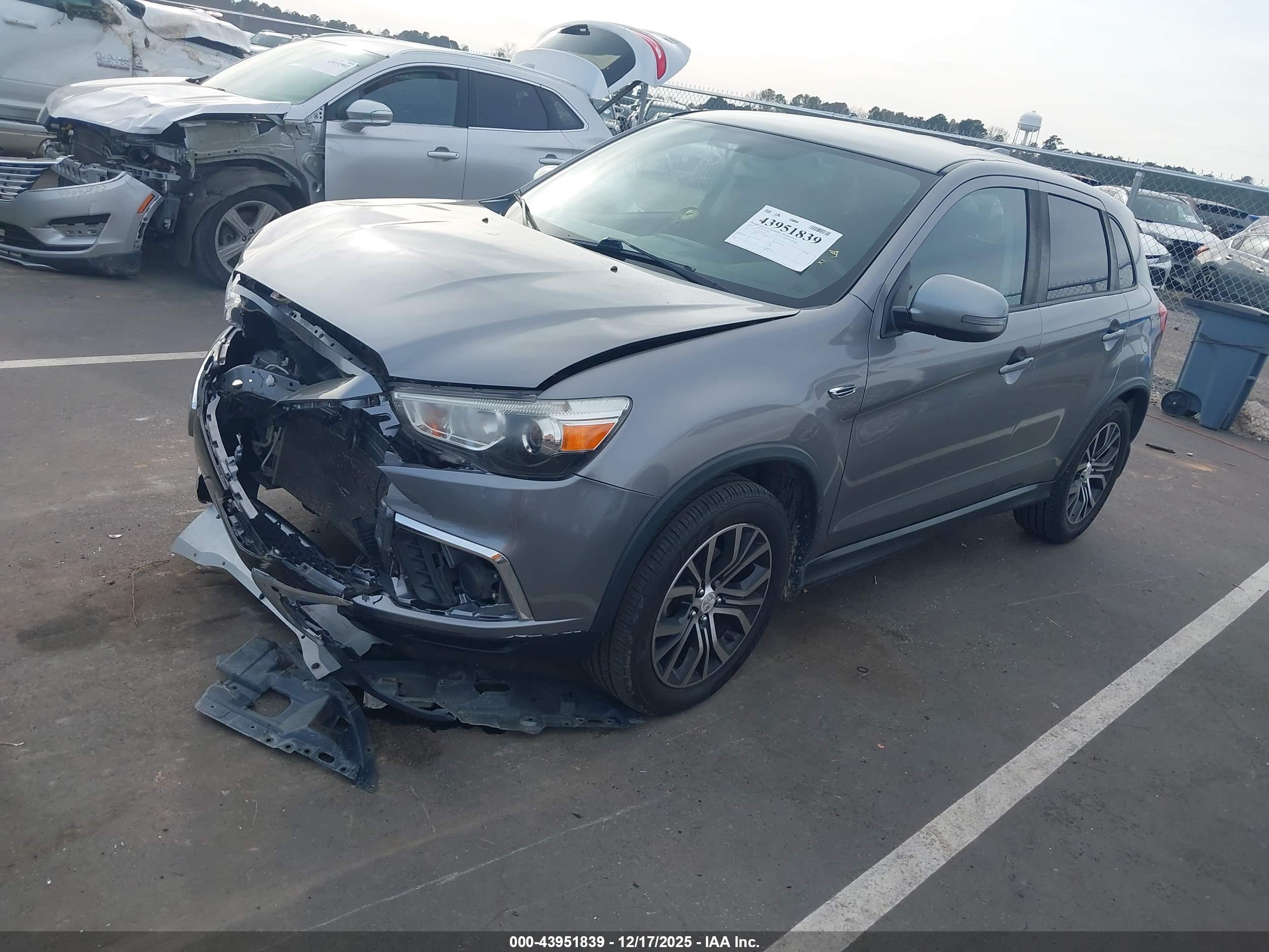 MITSUBISHI OUTLANDER image 2